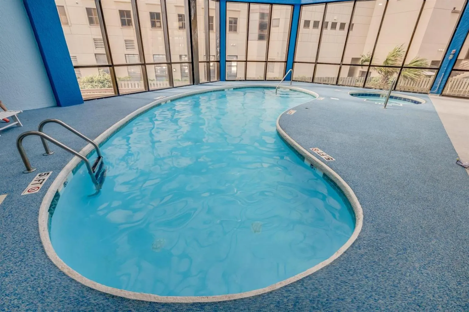 Oceanfront Views, Recently Renovated Kitchen,Pools