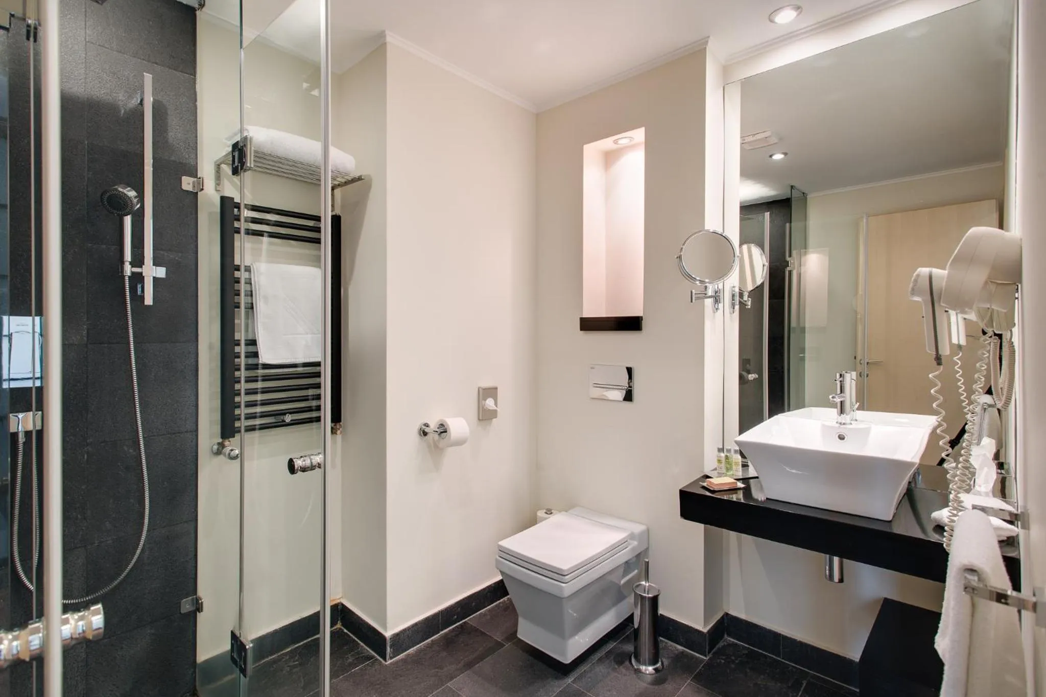 Bathroom in DoubleTree by Hilton Hotel Cluj - City Plaza