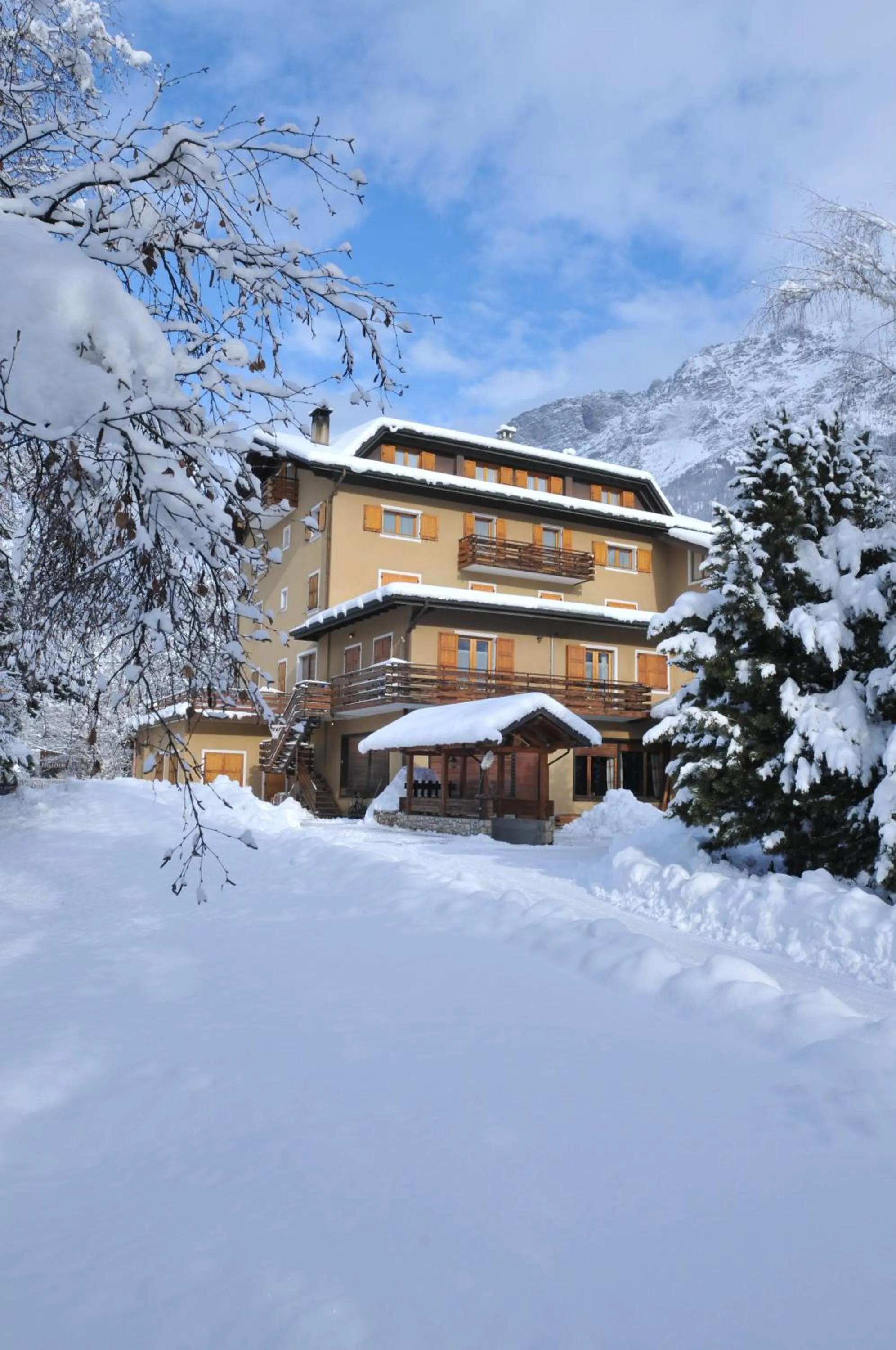 Facade/entrance in Residence Sci Sport