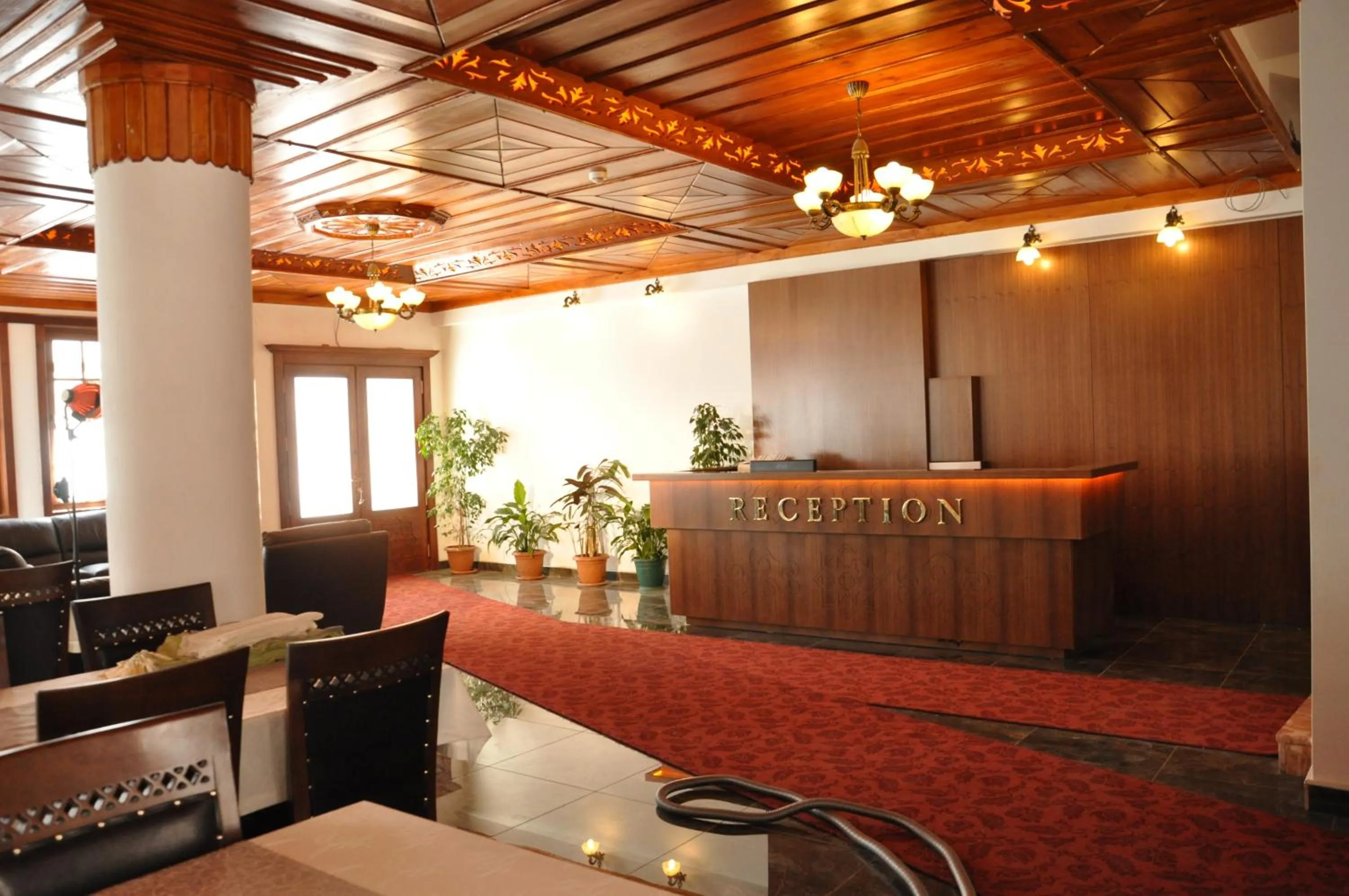 Communal lounge/ TV room in Simre Hotel