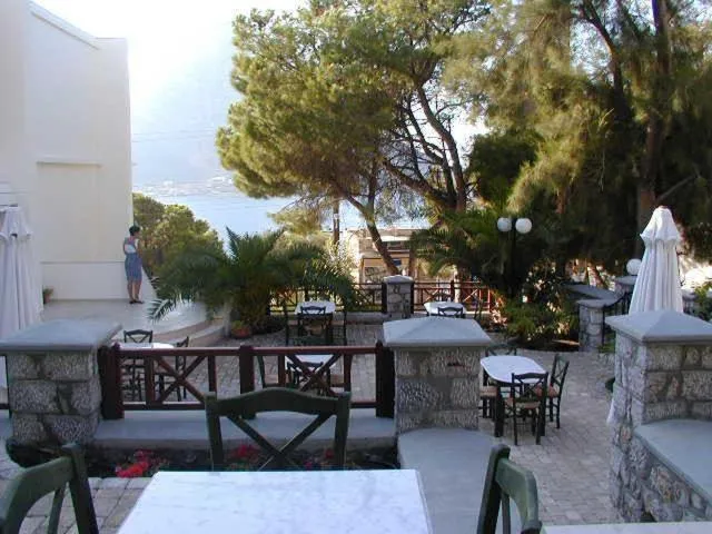 Restaurant/places to eat in Oasis Hotel