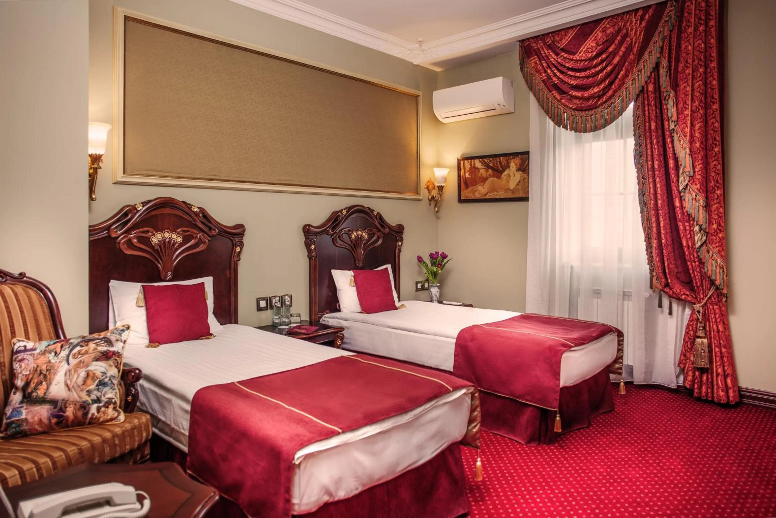 Bed in Staro Hotel