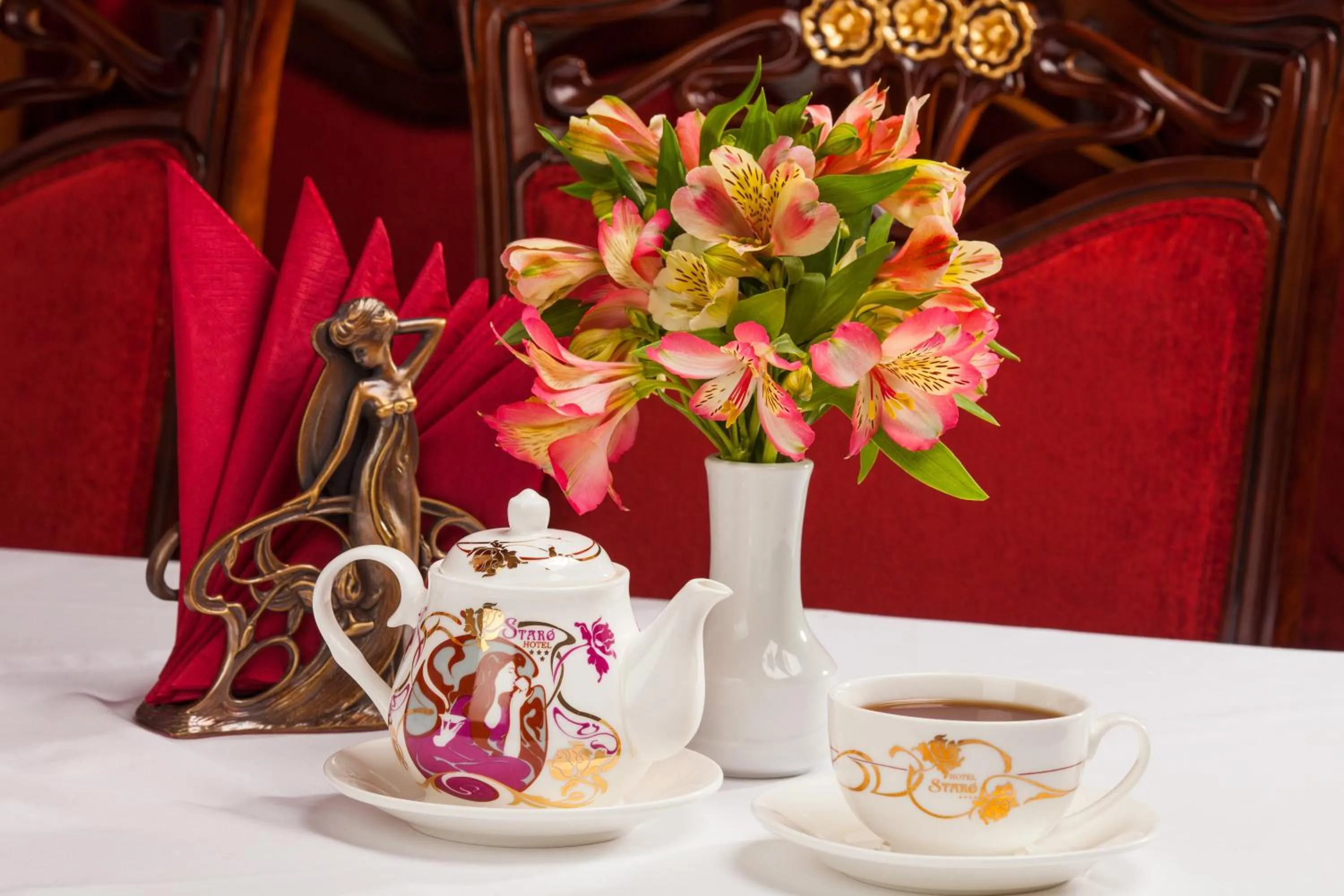 Restaurant/places to eat in Staro Hotel