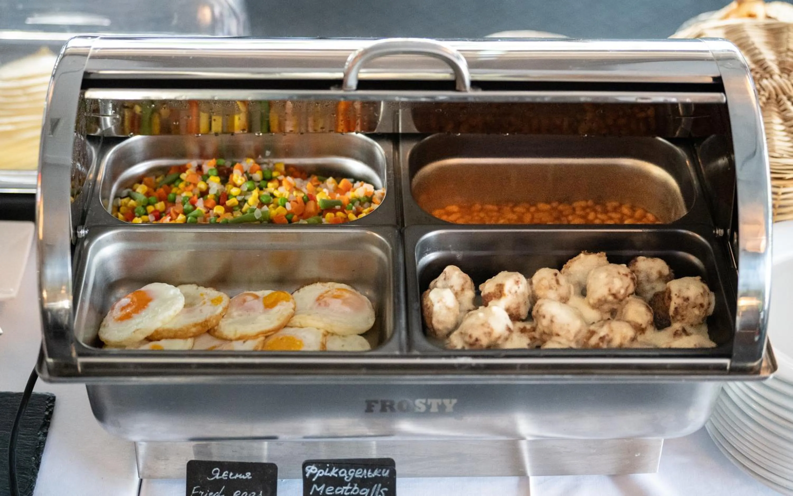 Food in Villa Four Rooms