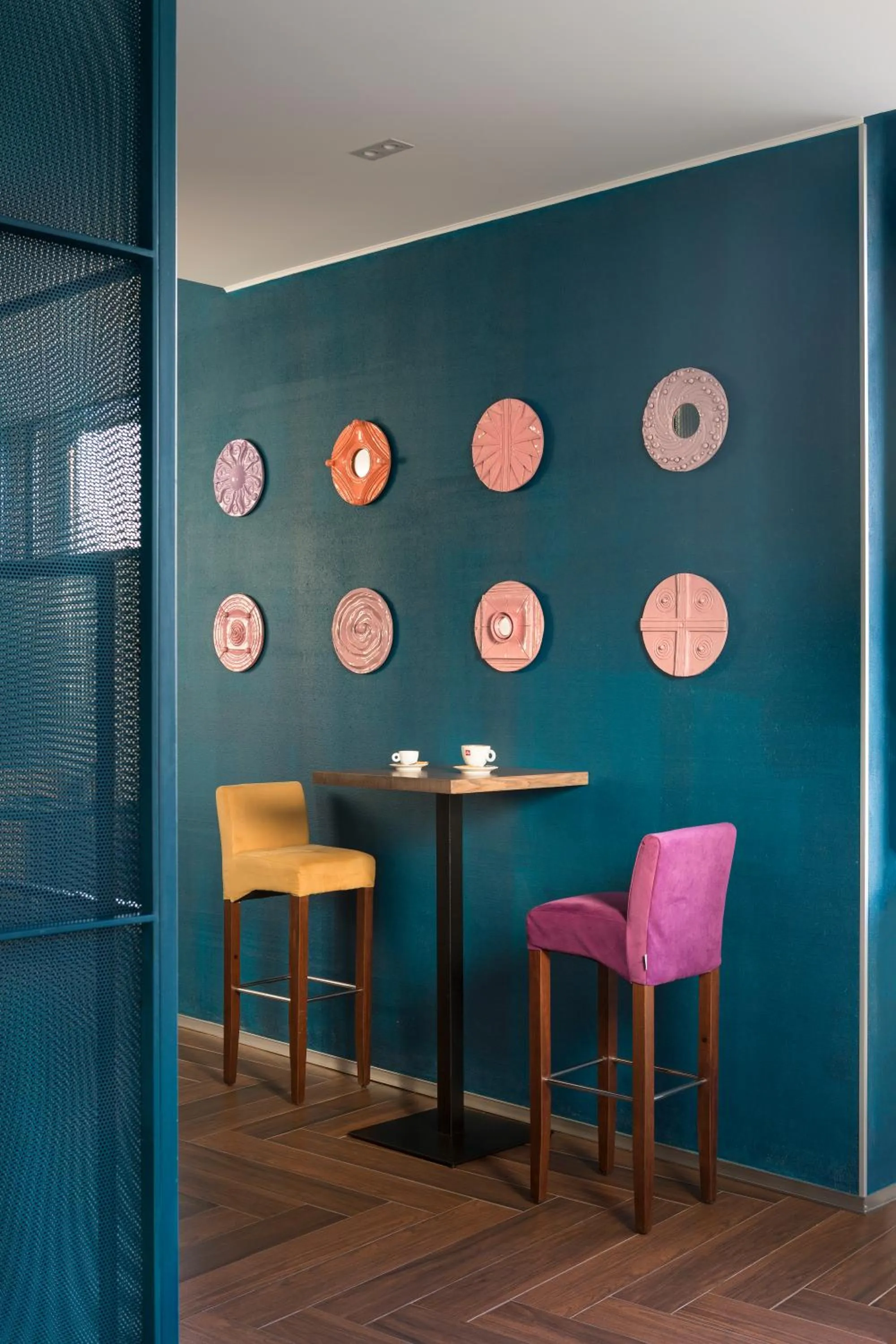 Restaurant/places to eat in Villa Four Rooms