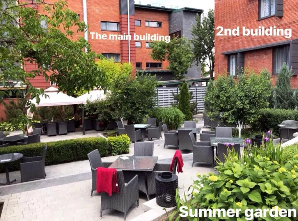 Restaurant/places to eat in Villa Four Rooms