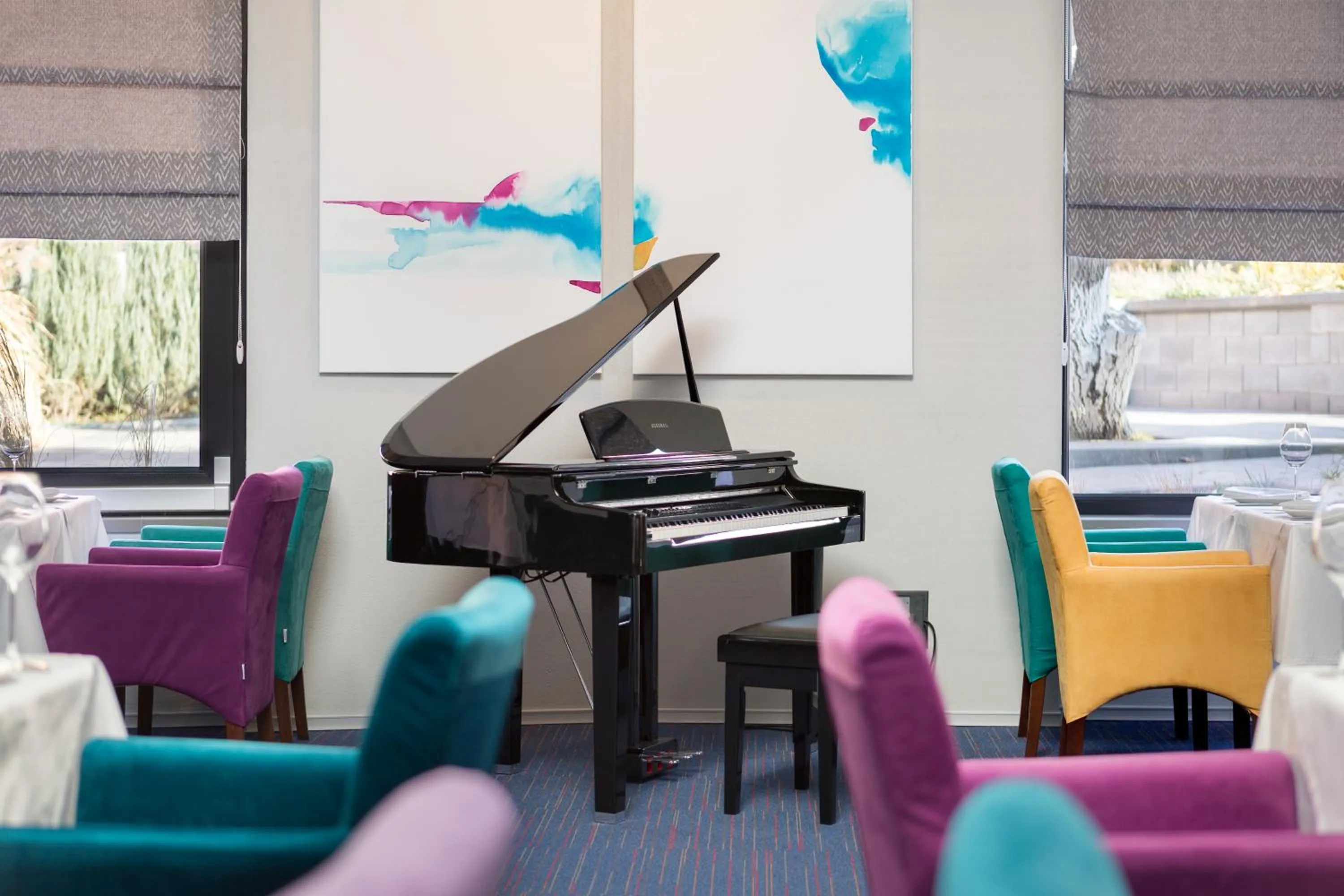 Restaurant/places to eat in Villa Four Rooms