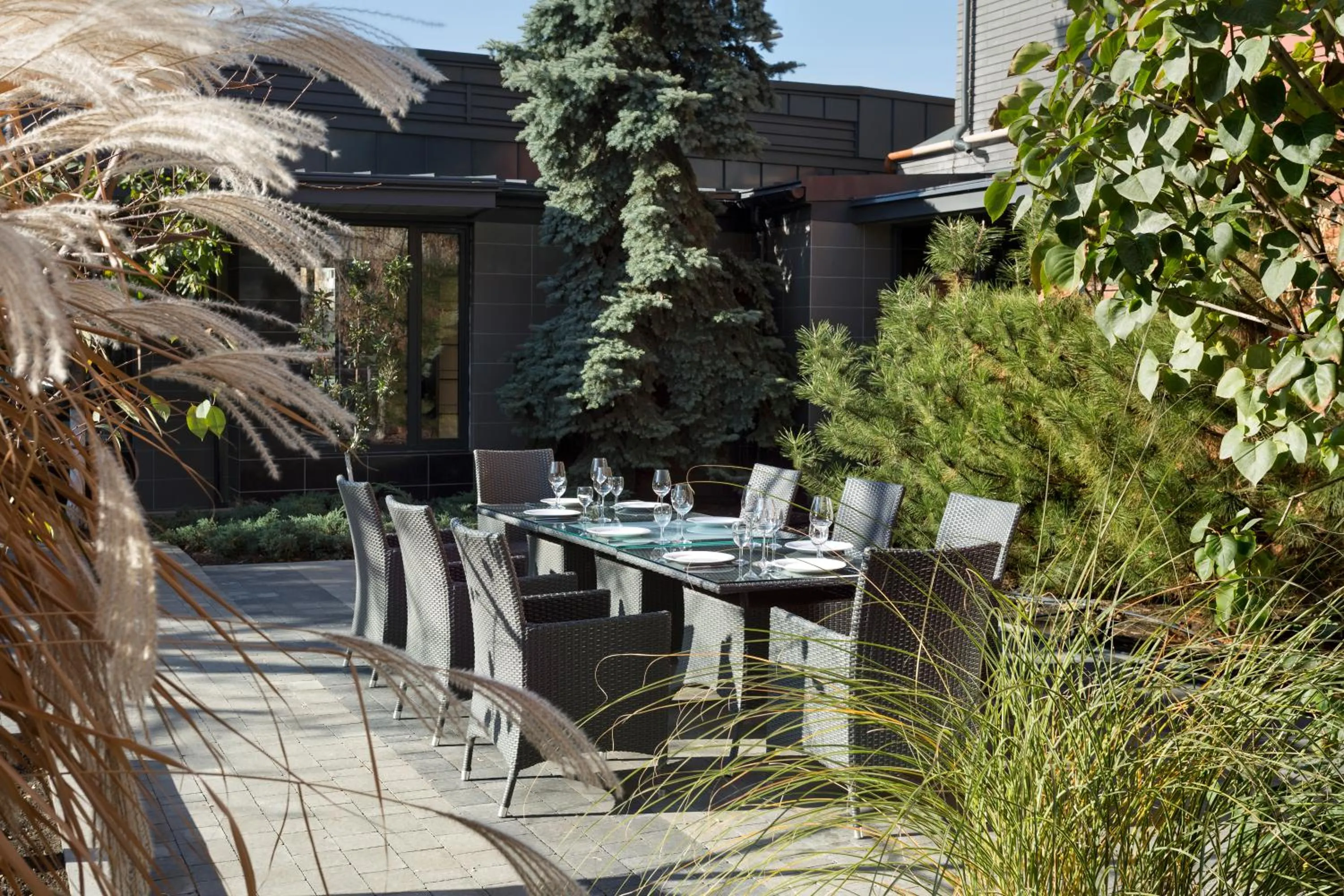 Restaurant/places to eat in Villa Four Rooms