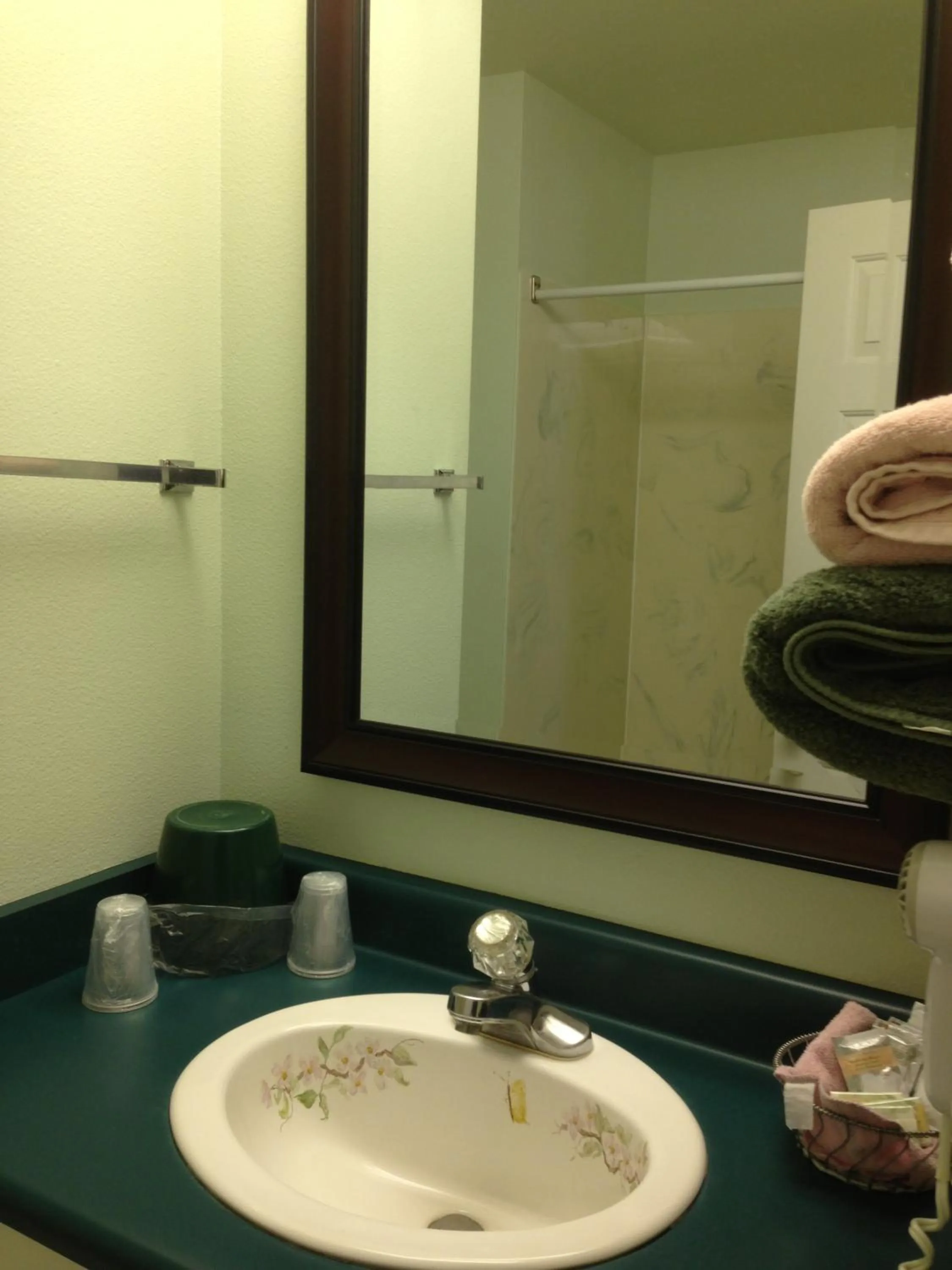 Bathroom in Sweet Breeze Inn Grants Pass