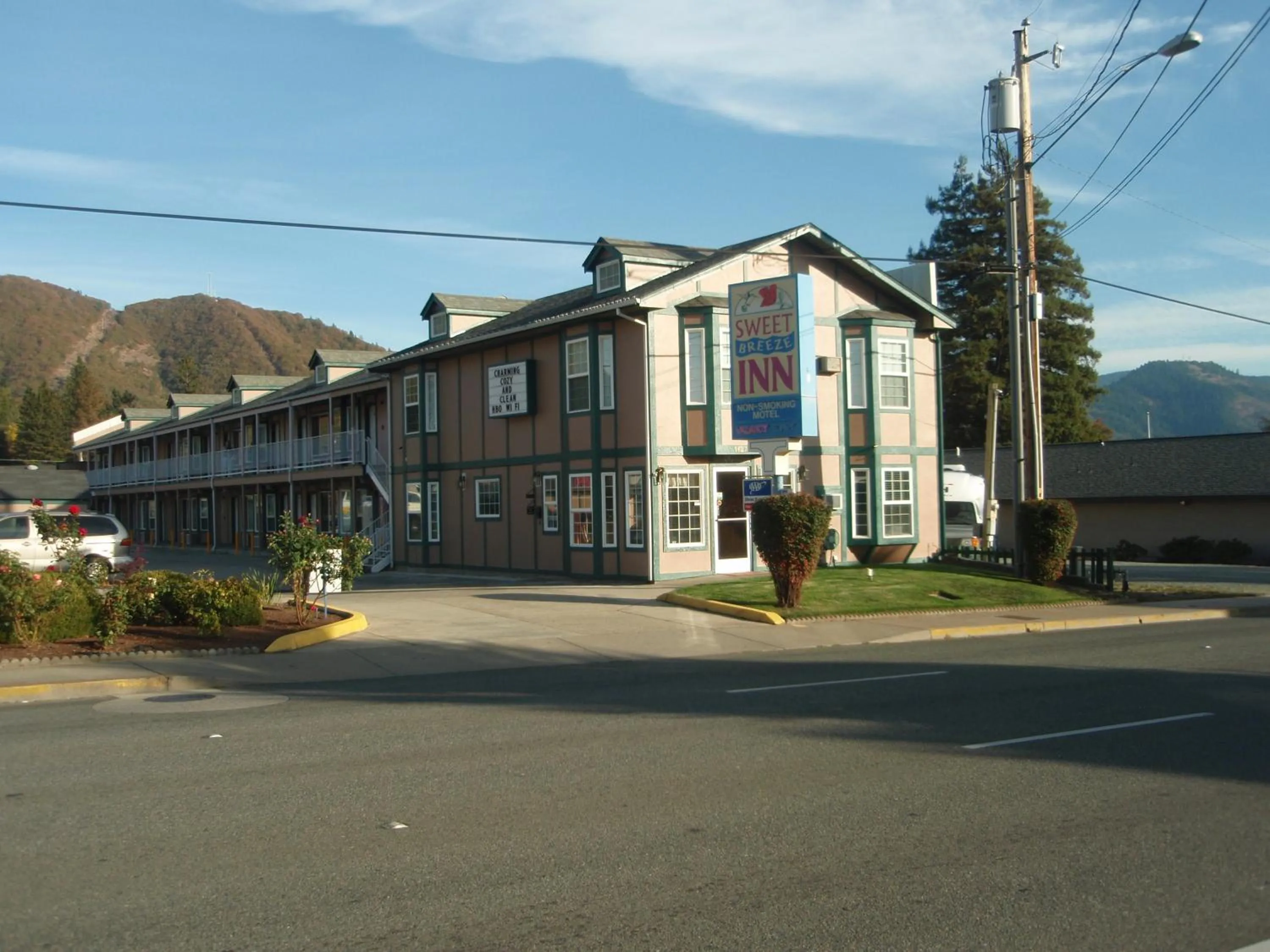 Property building in Sweet Breeze Inn Grants Pass