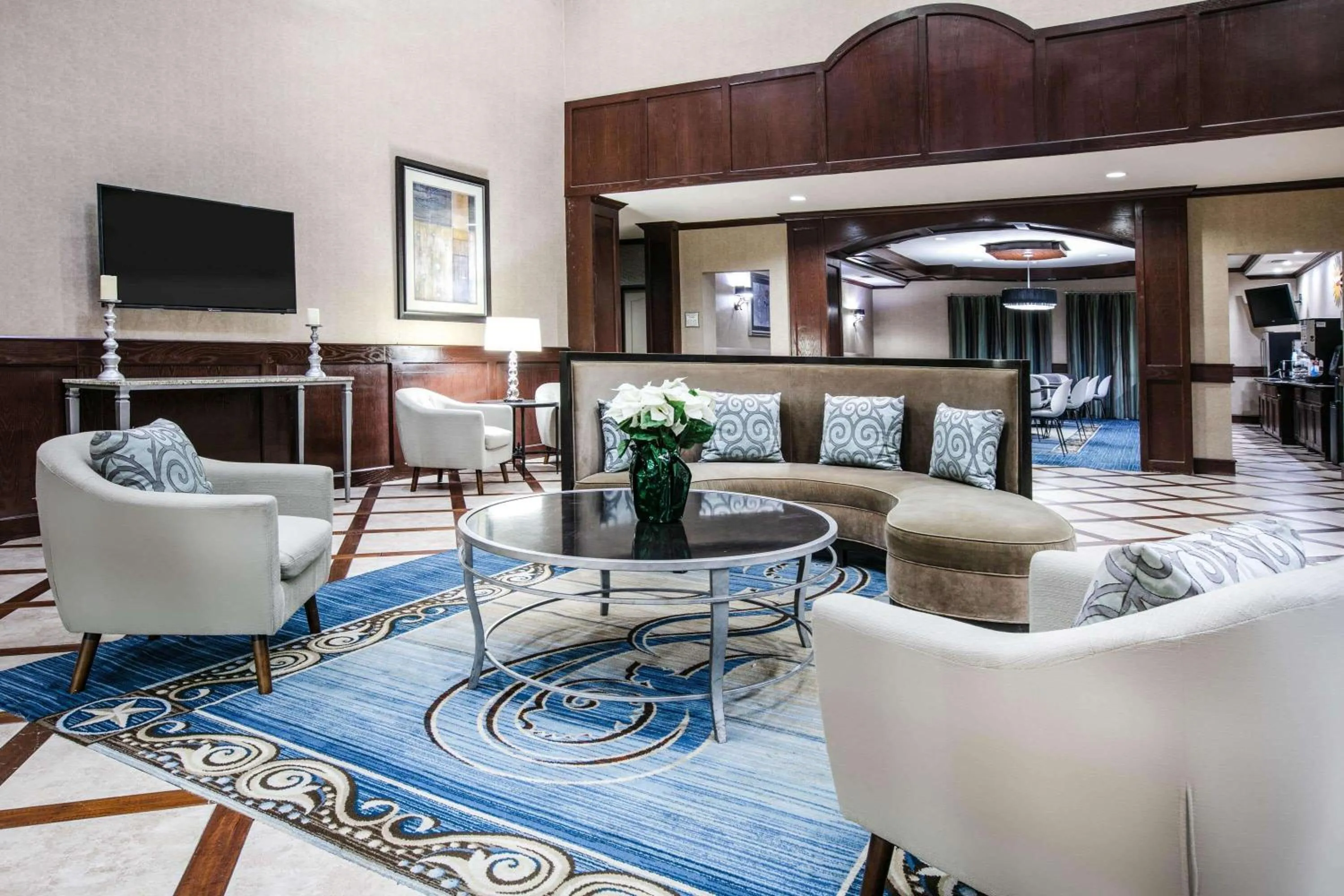 Lobby or reception in La Quinta by Wyndham DFW Airport West - Euless