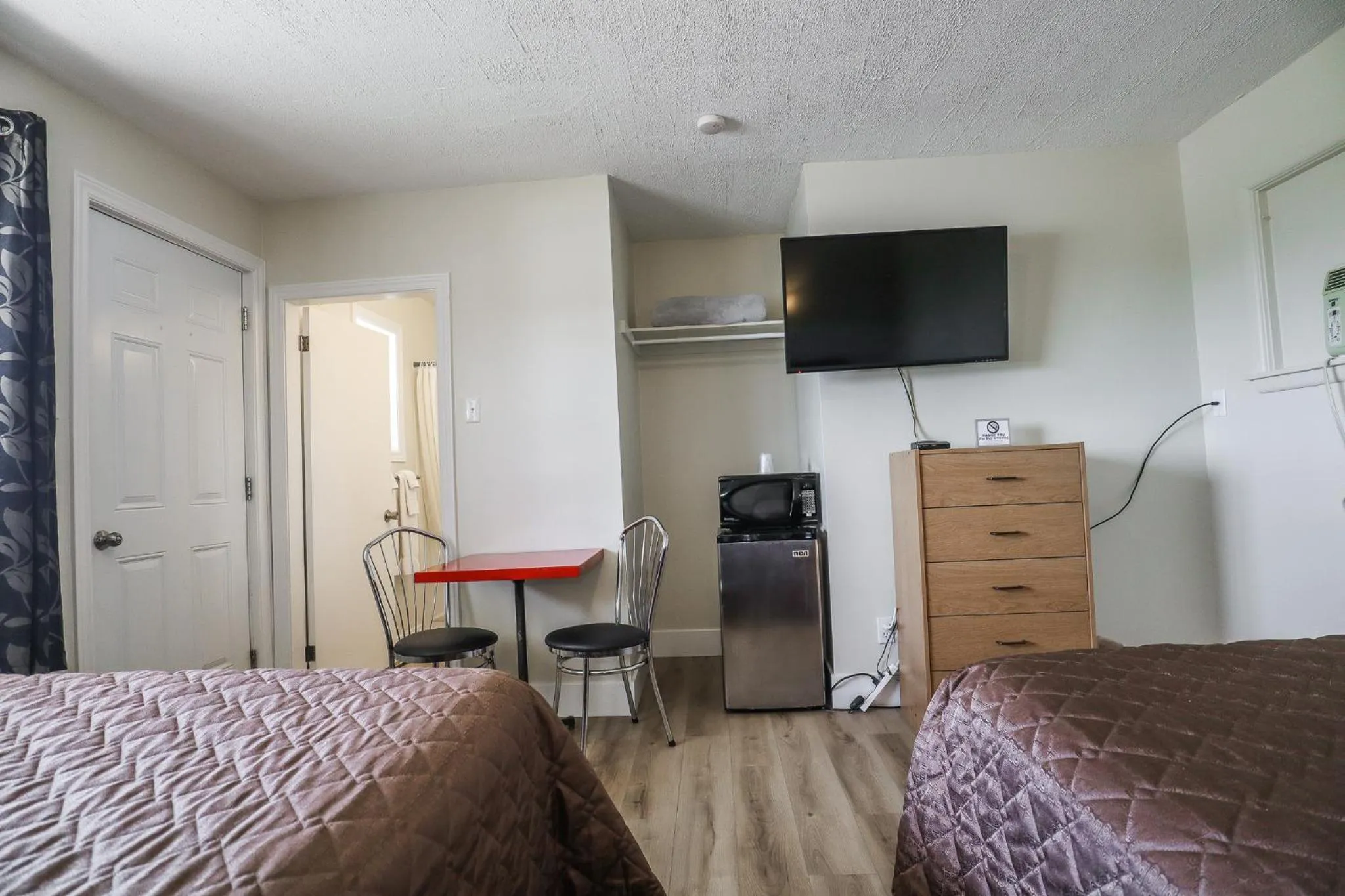 Bedroom, Bed in Atlantic Motel