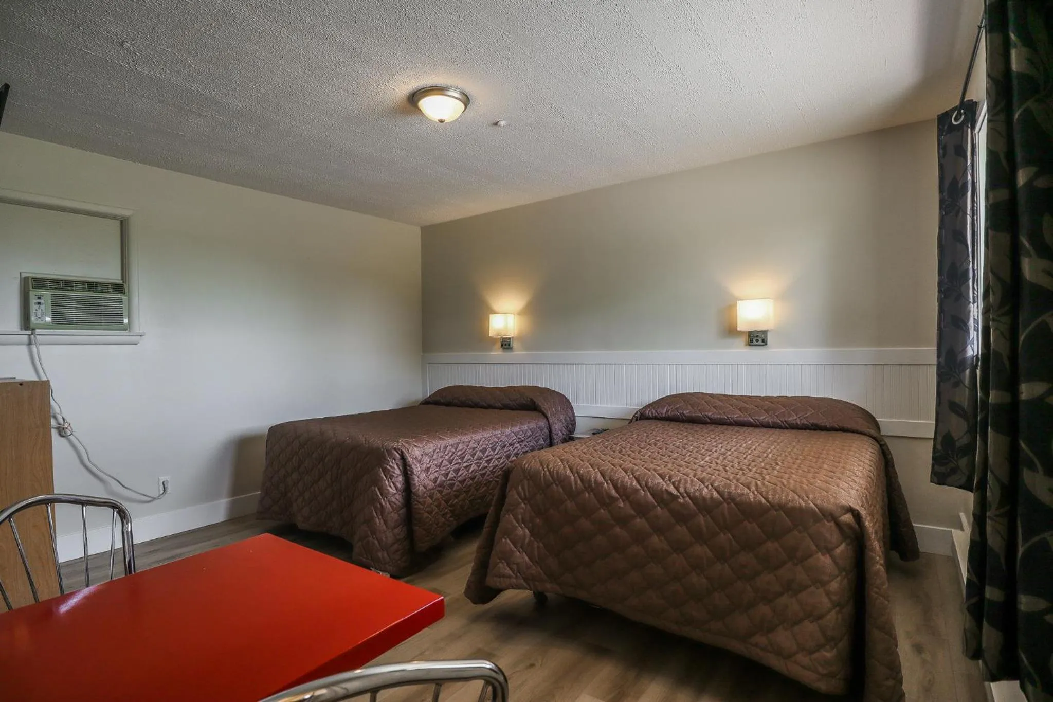 Bedroom, Bed in Atlantic Motel