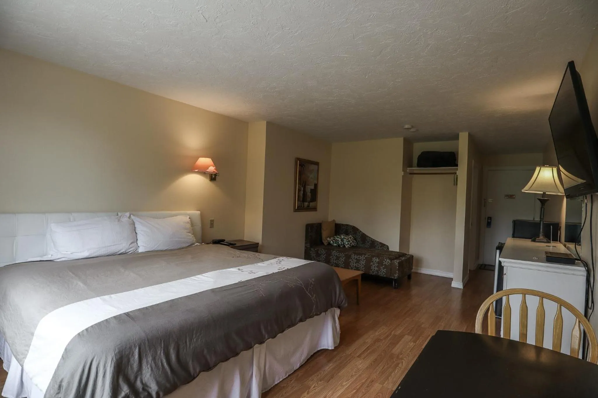 Bedroom, Bed in Atlantic Motel