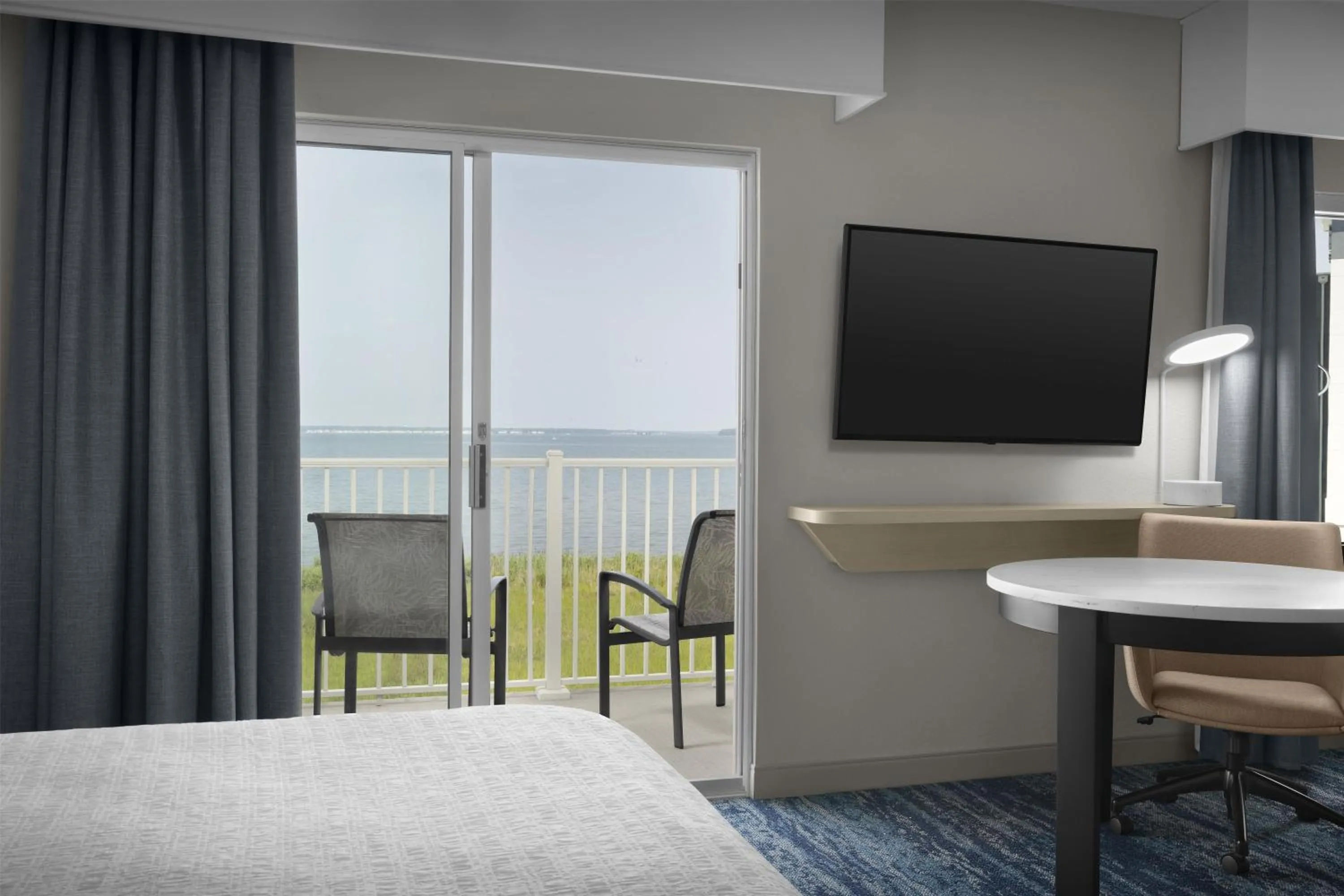 Bedroom, Bed in Hampton Inn & Suites Ocean City Bayfront-Convention Center