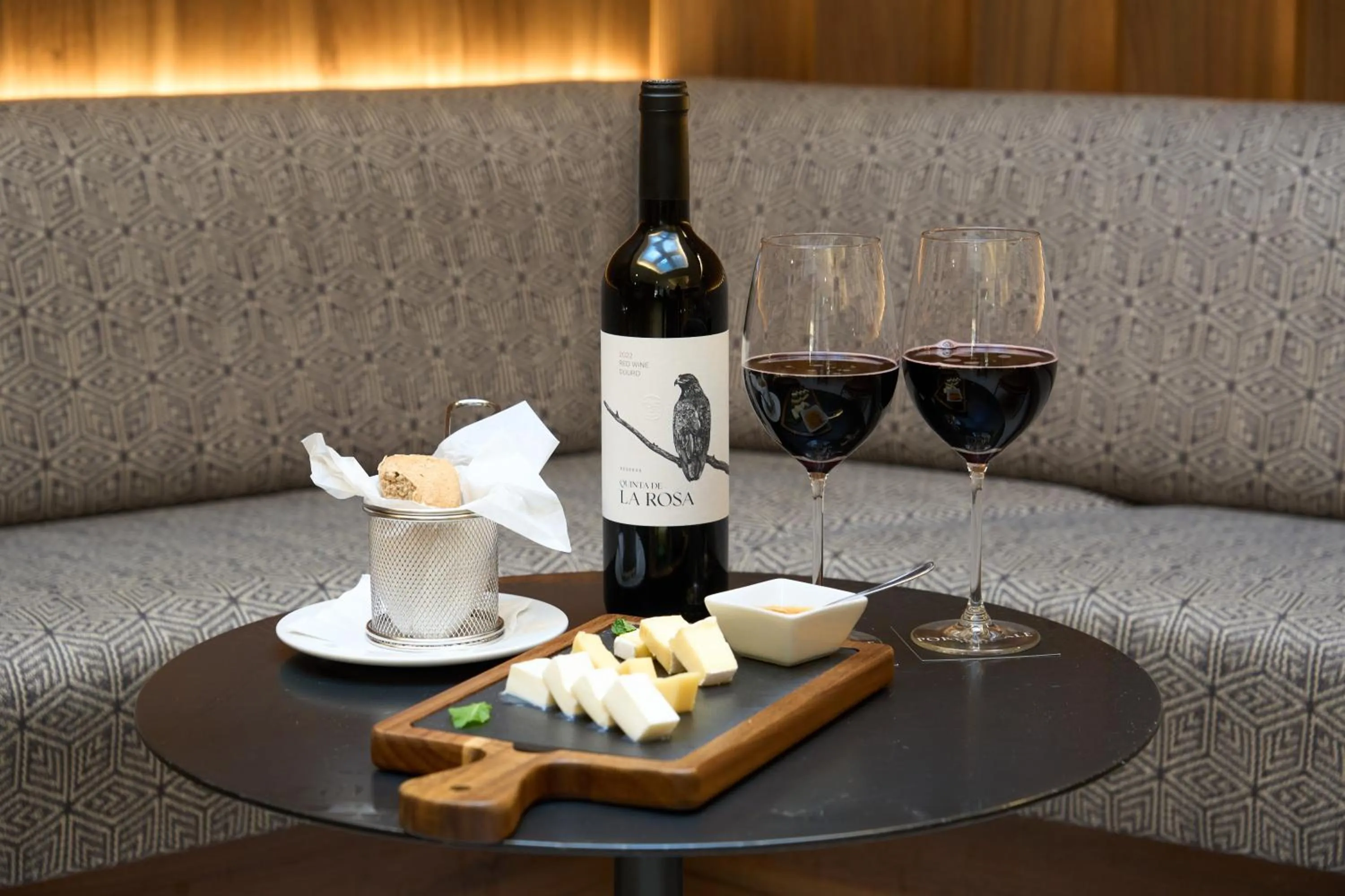 Food and drinks in Portus Cale Hotel