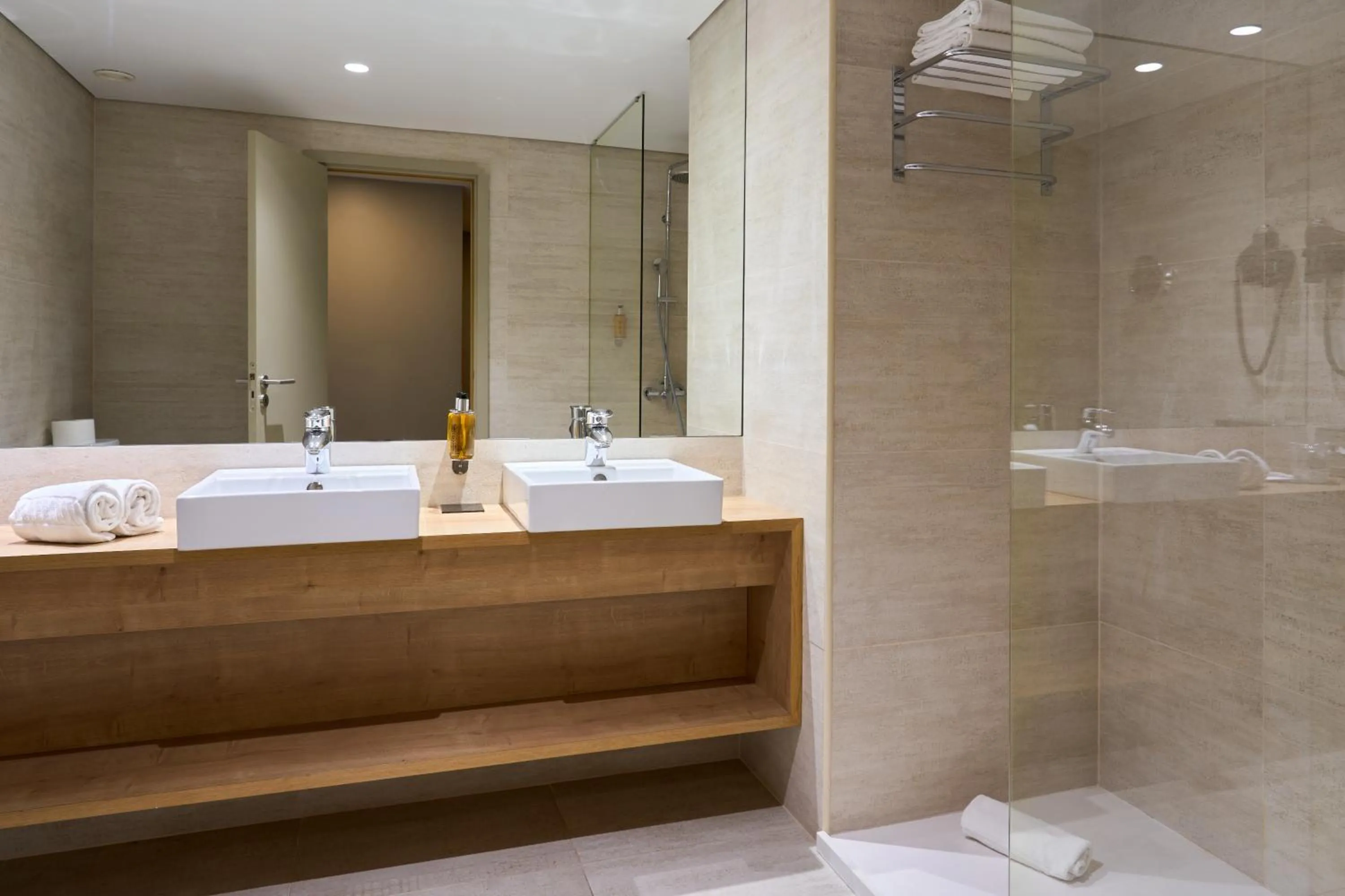 Bathroom in Portus Cale Hotel