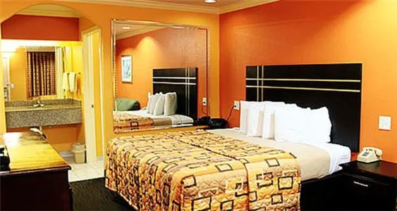 Bed in Executive inn Bacliff