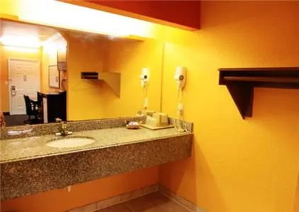 Bathroom in Executive inn Bacliff