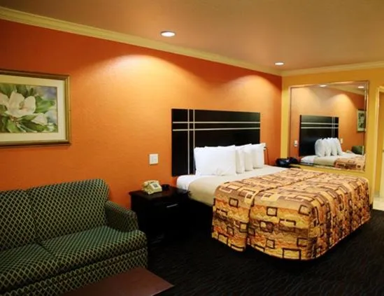 Photo of the whole room, Bed in Executive inn Bacliff