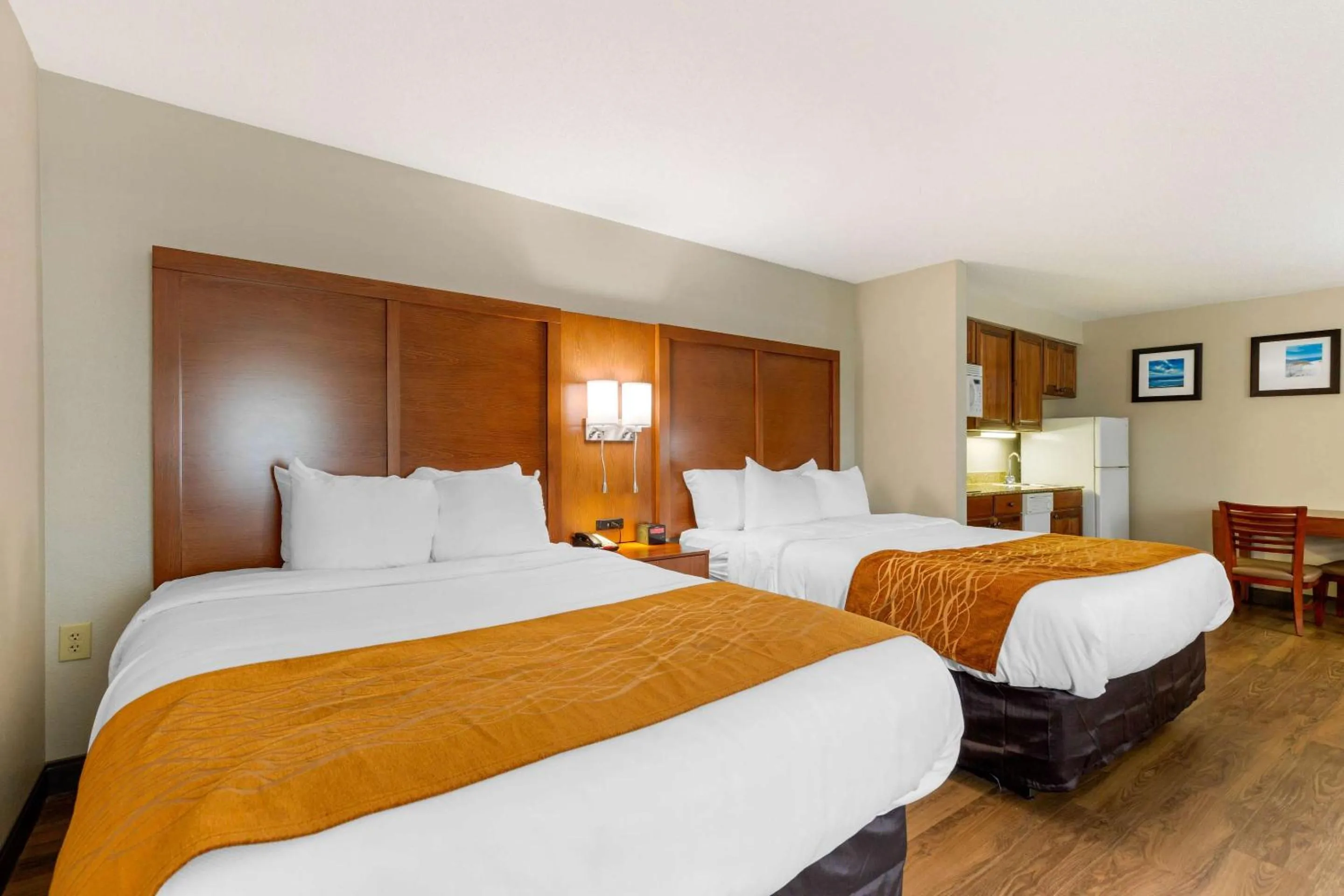 Bedroom, Bed in Comfort Inn & Suites Milford