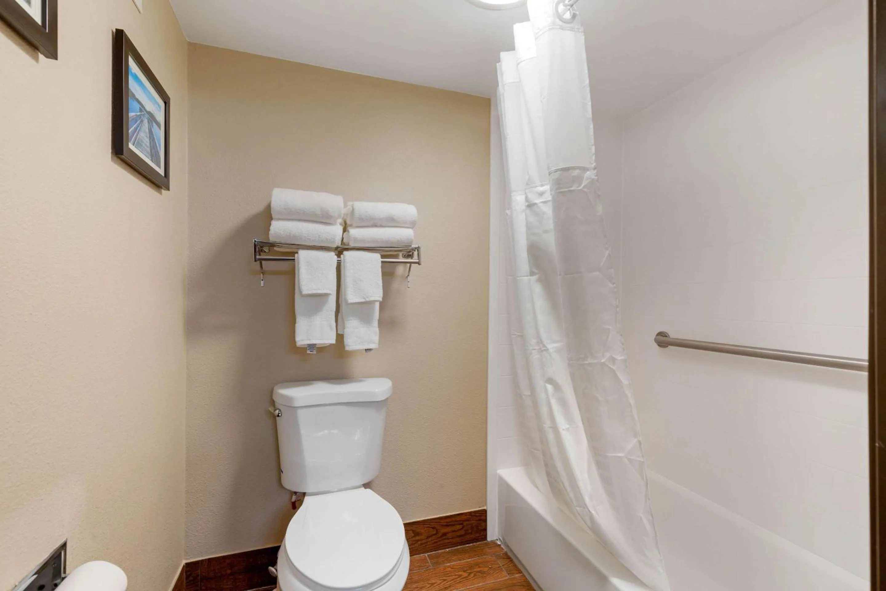 Bedroom in Comfort Inn & Suites Milford