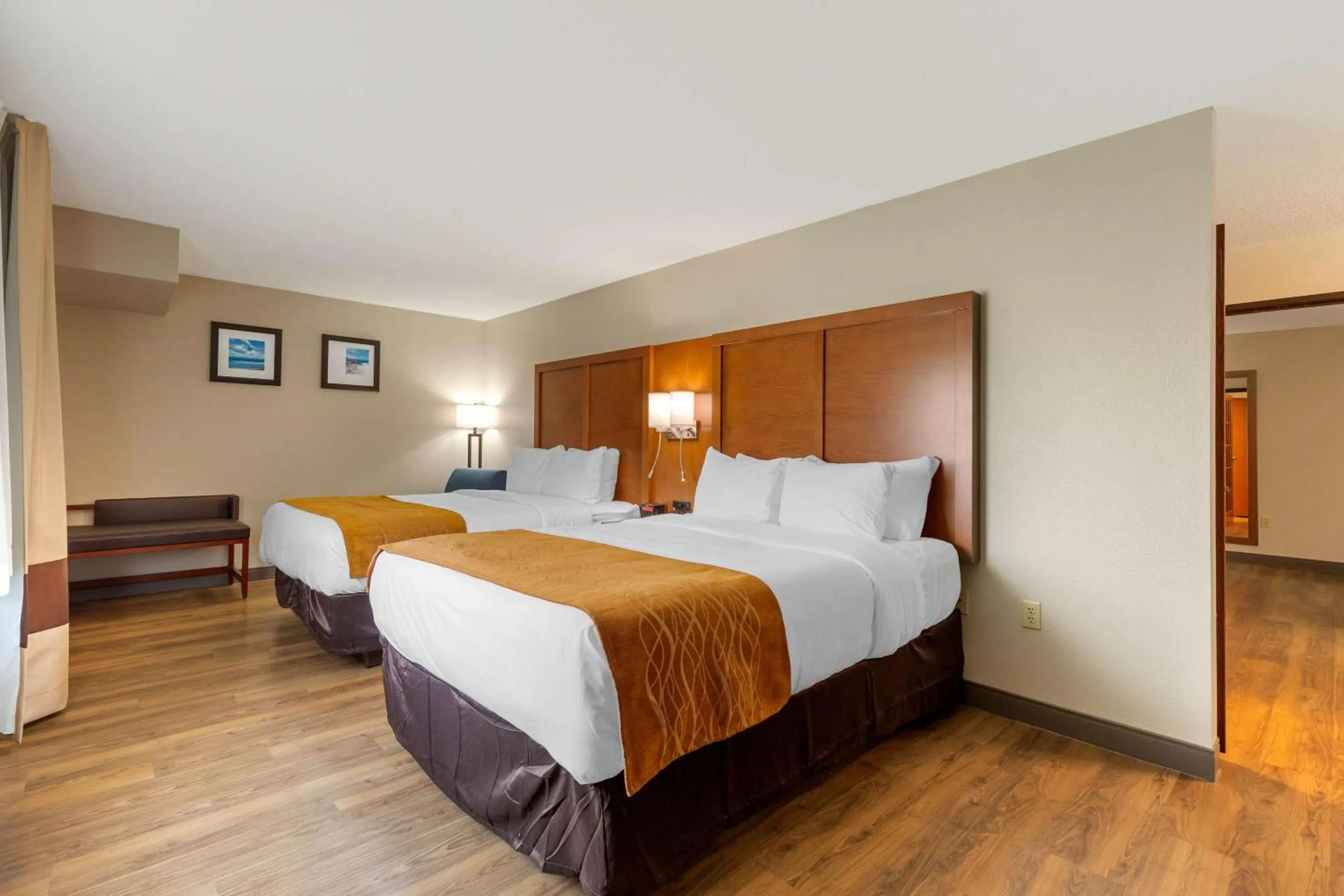 Bedroom, Bed in Comfort Inn & Suites Milford