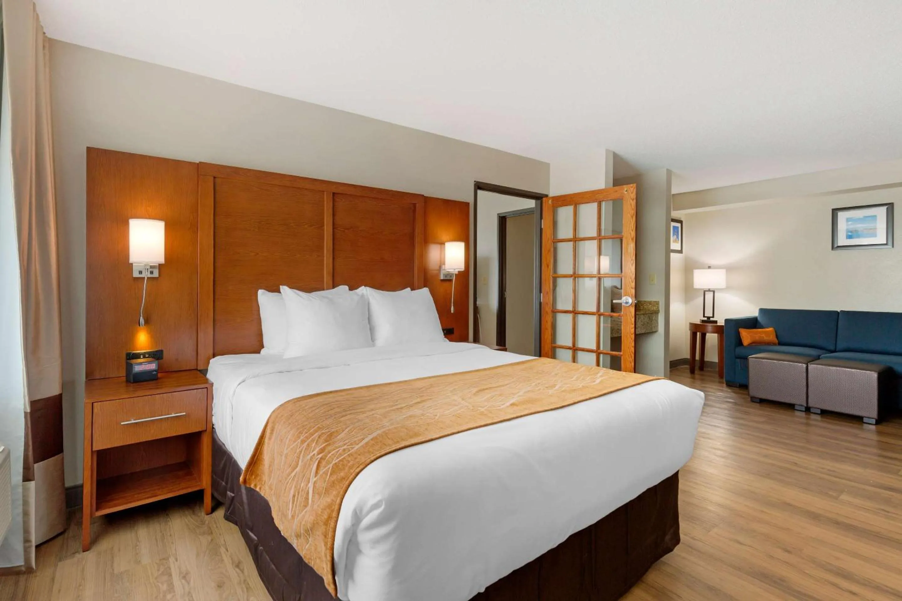 Bedroom, Bed in Comfort Inn & Suites Milford