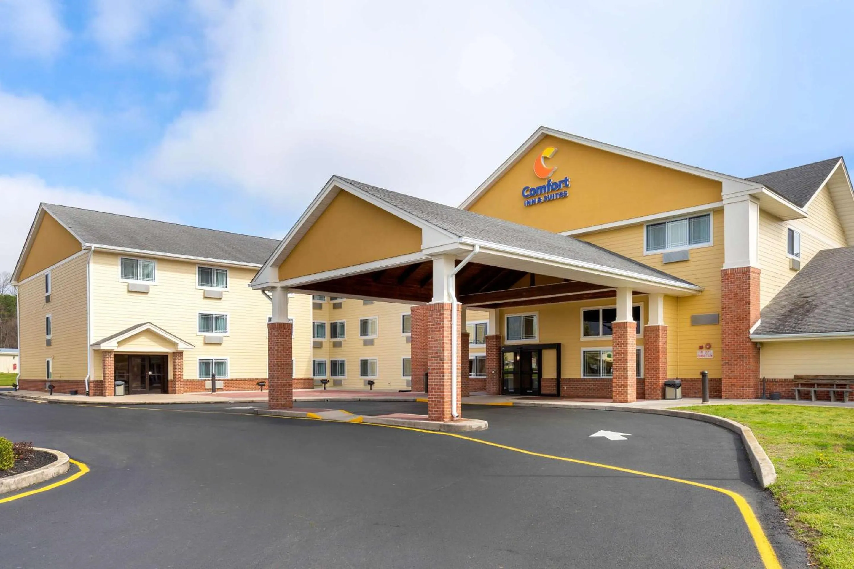 Property building in Comfort Inn & Suites Milford