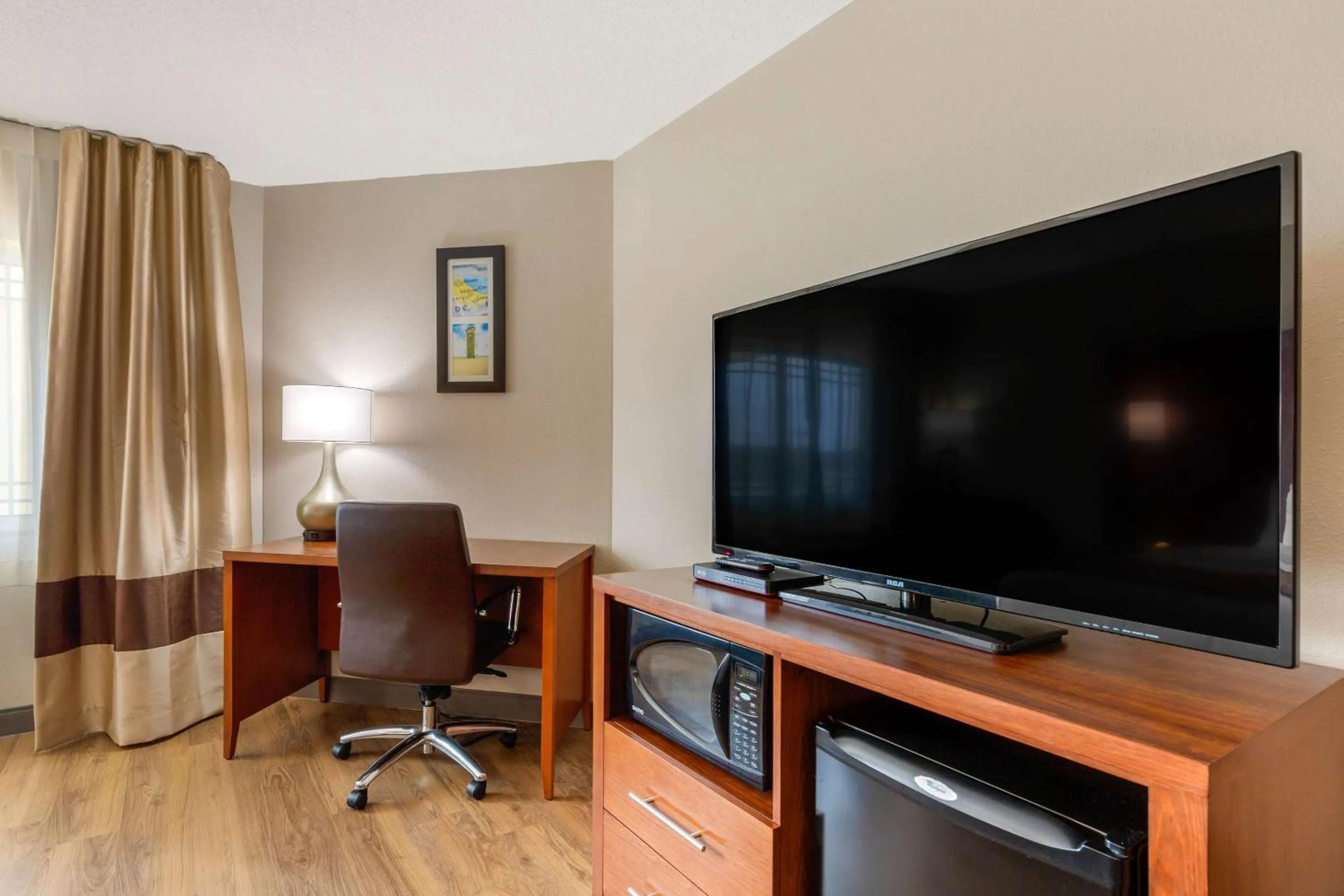 Bedroom in Comfort Inn & Suites Milford