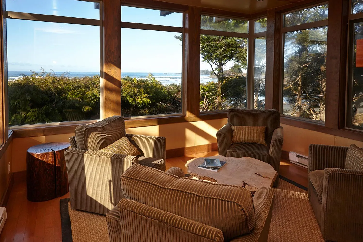 Lounge or bar in Cox Bay Beach Resort