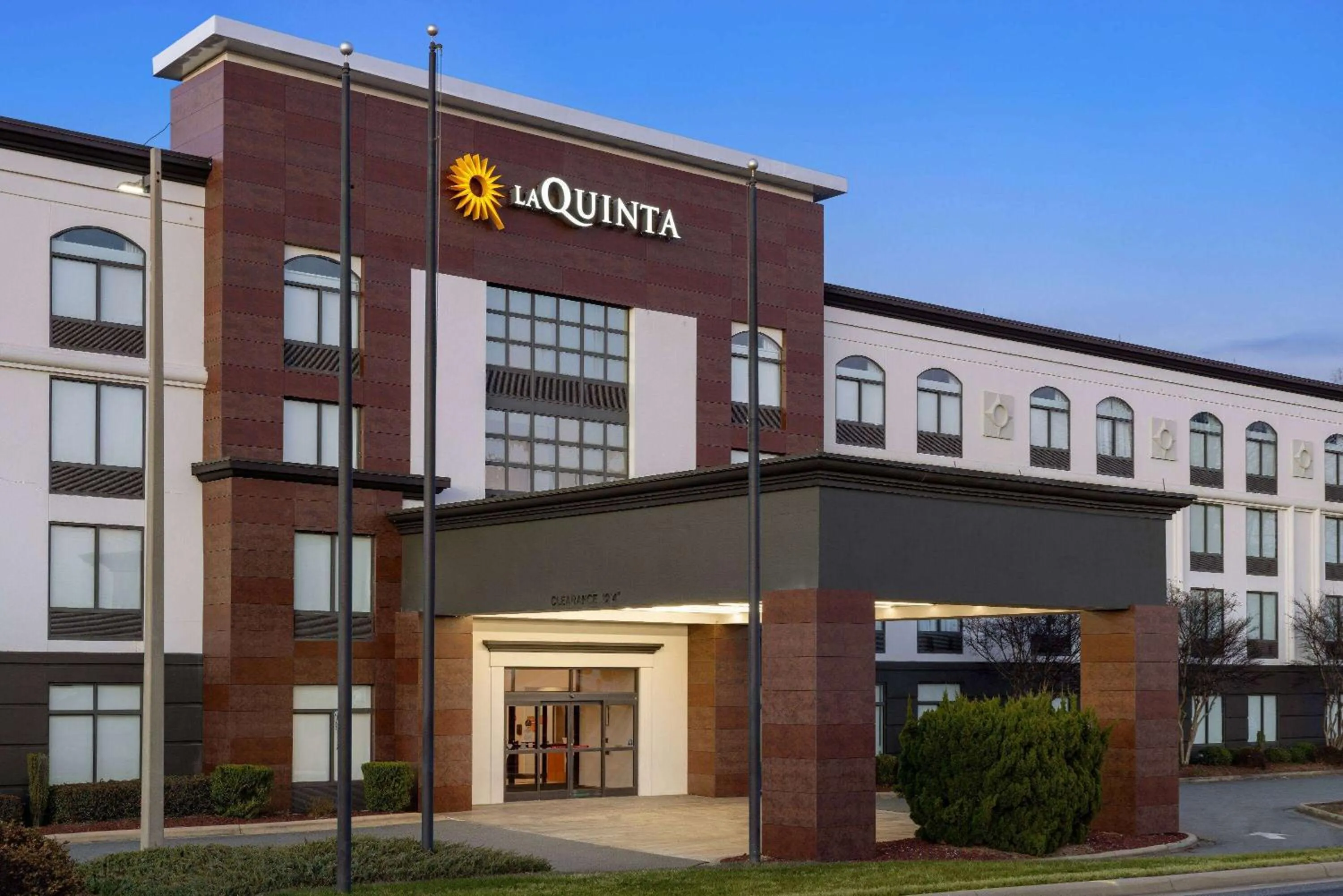 Property building in La Quinta Inn & Suites by Wyndham Mooresville