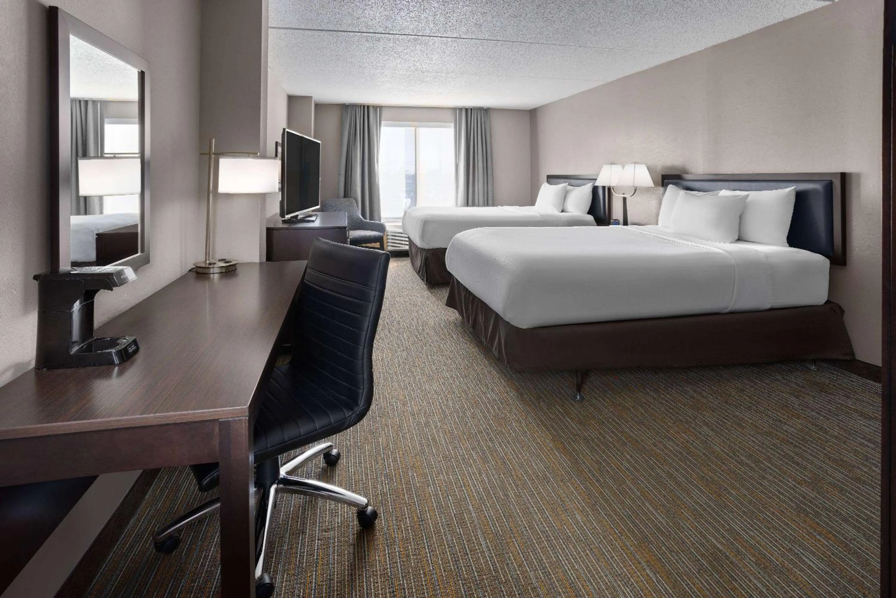 Photo of the whole room, Bed in La Quinta Inn & Suites by Wyndham Mooresville