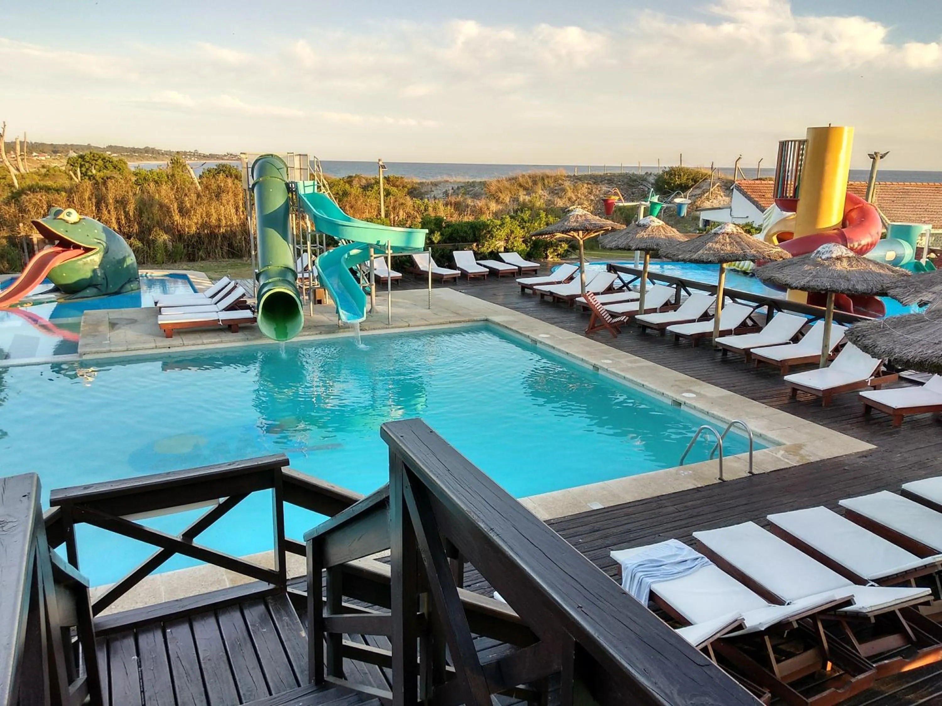 Swimming pool in El Descubrimiento Resort Club