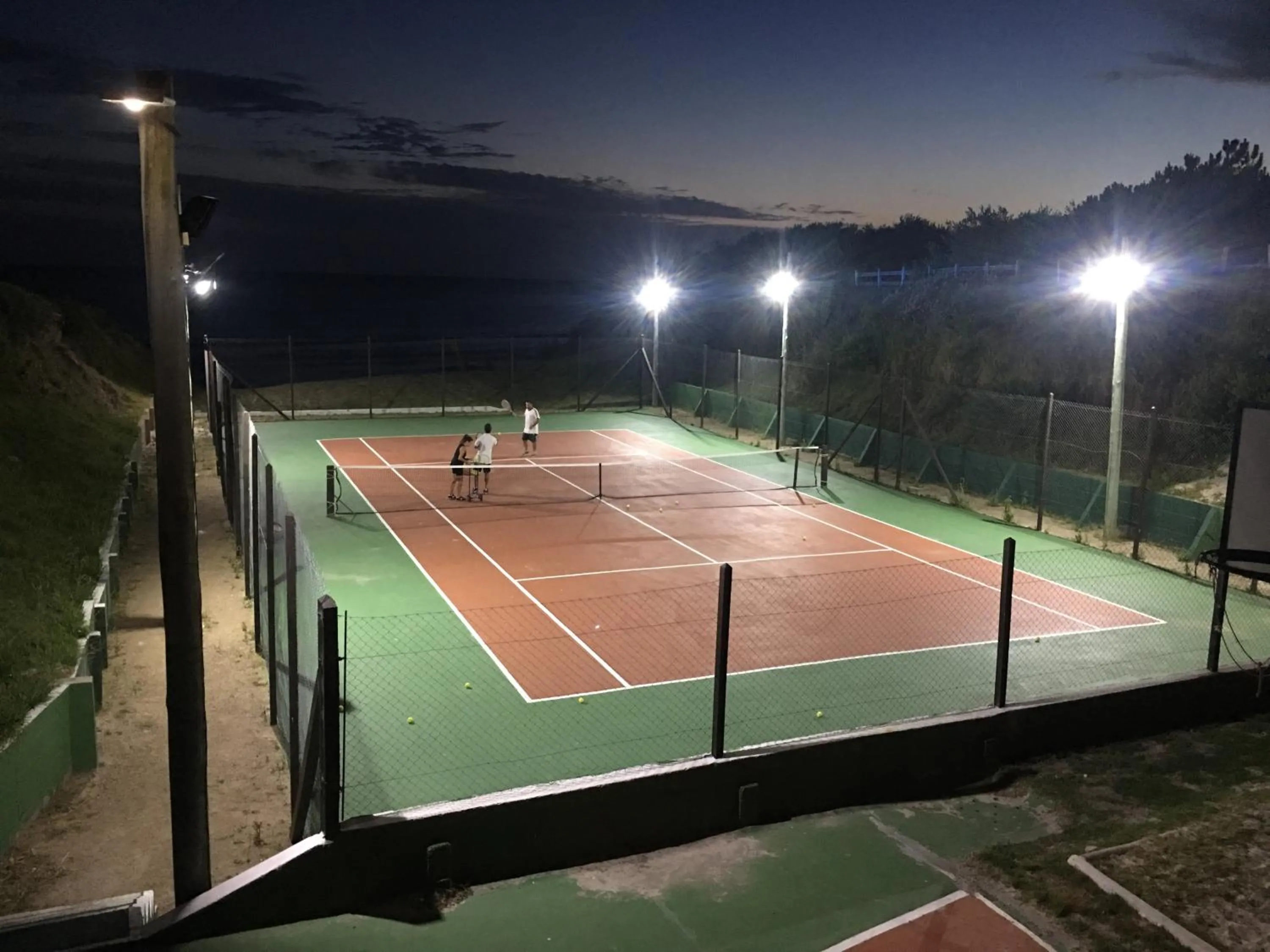 Tennis court in El Descubrimiento Resort Club