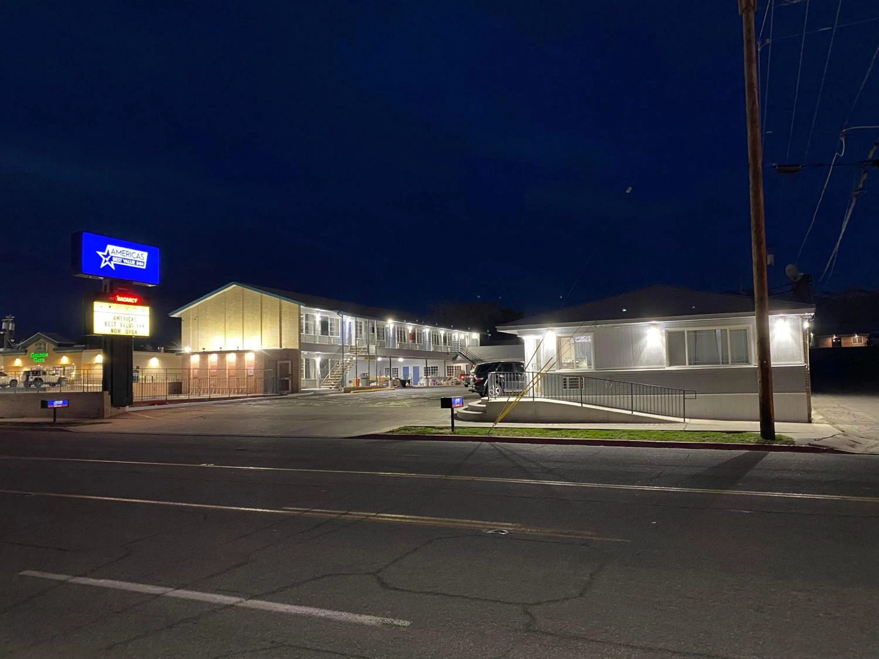 Property building in Americas Best Value Inn Winnemucca