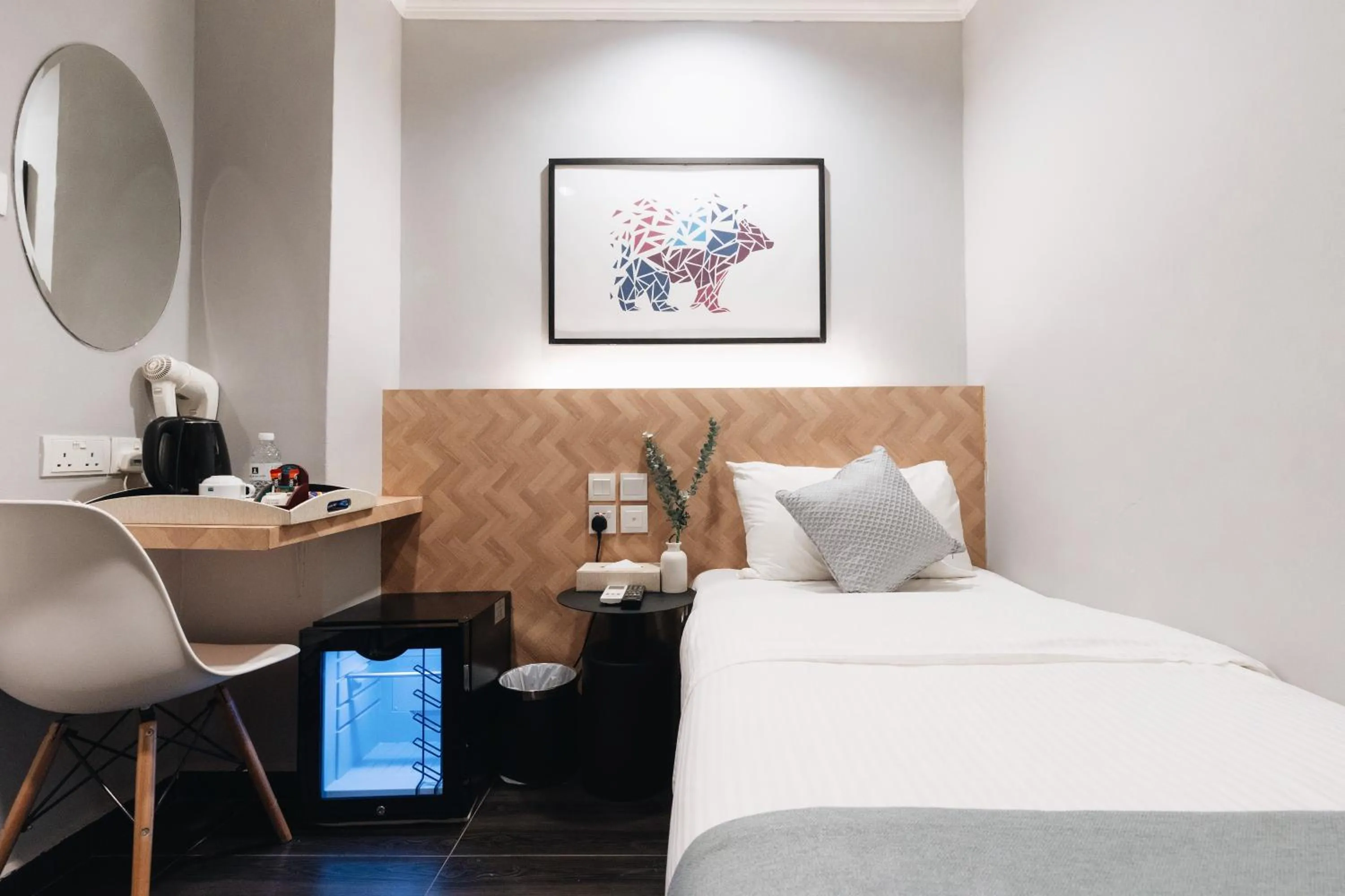 Bed in Harbour Ville Hotel - Hamilton