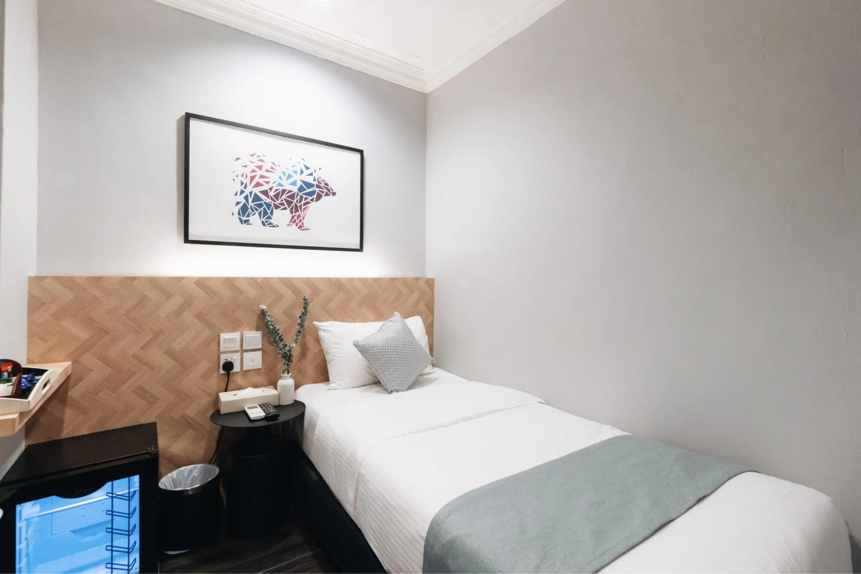 Bed in Harbour Ville Hotel - Hamilton