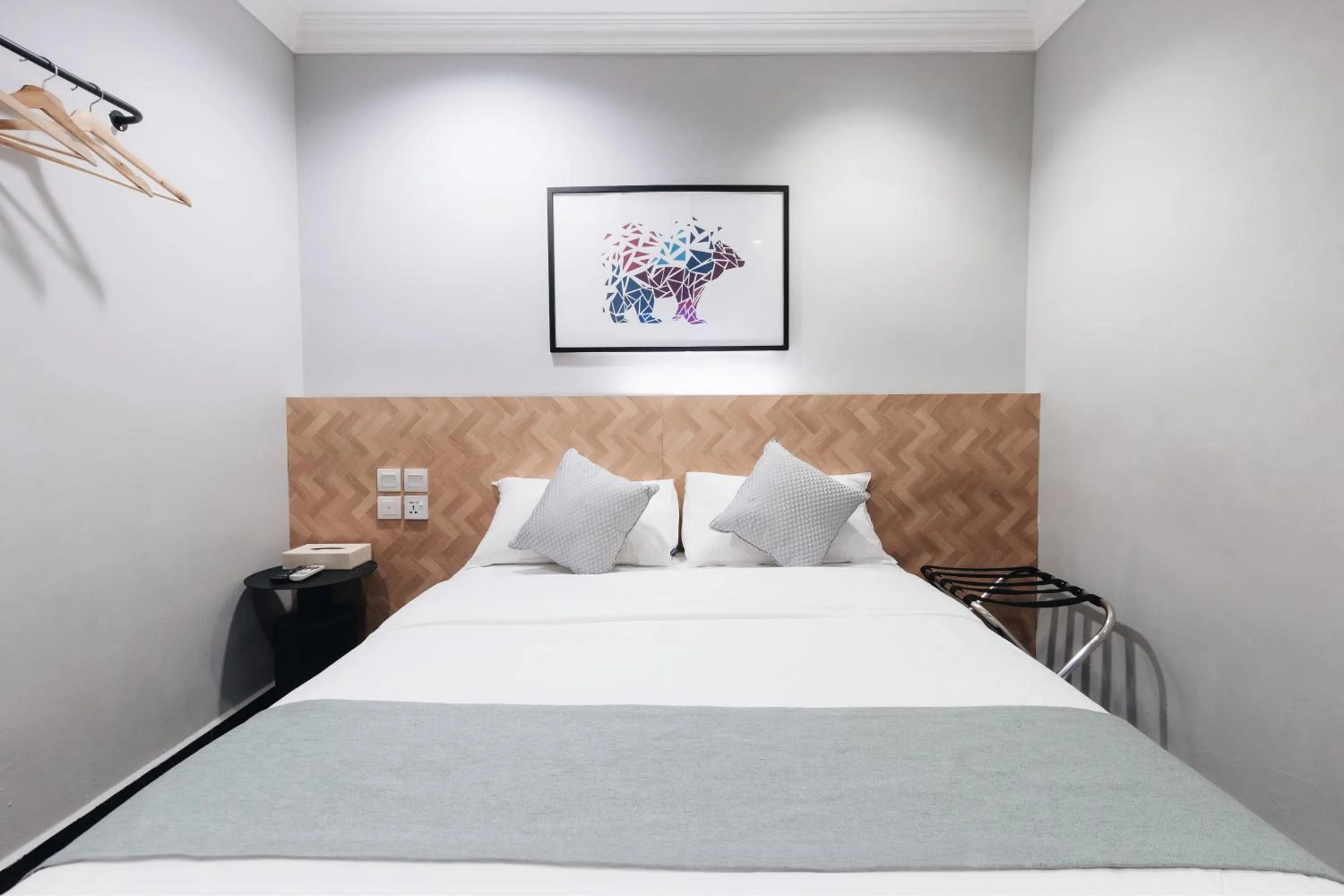 Bed in Harbour Ville Hotel - Hamilton