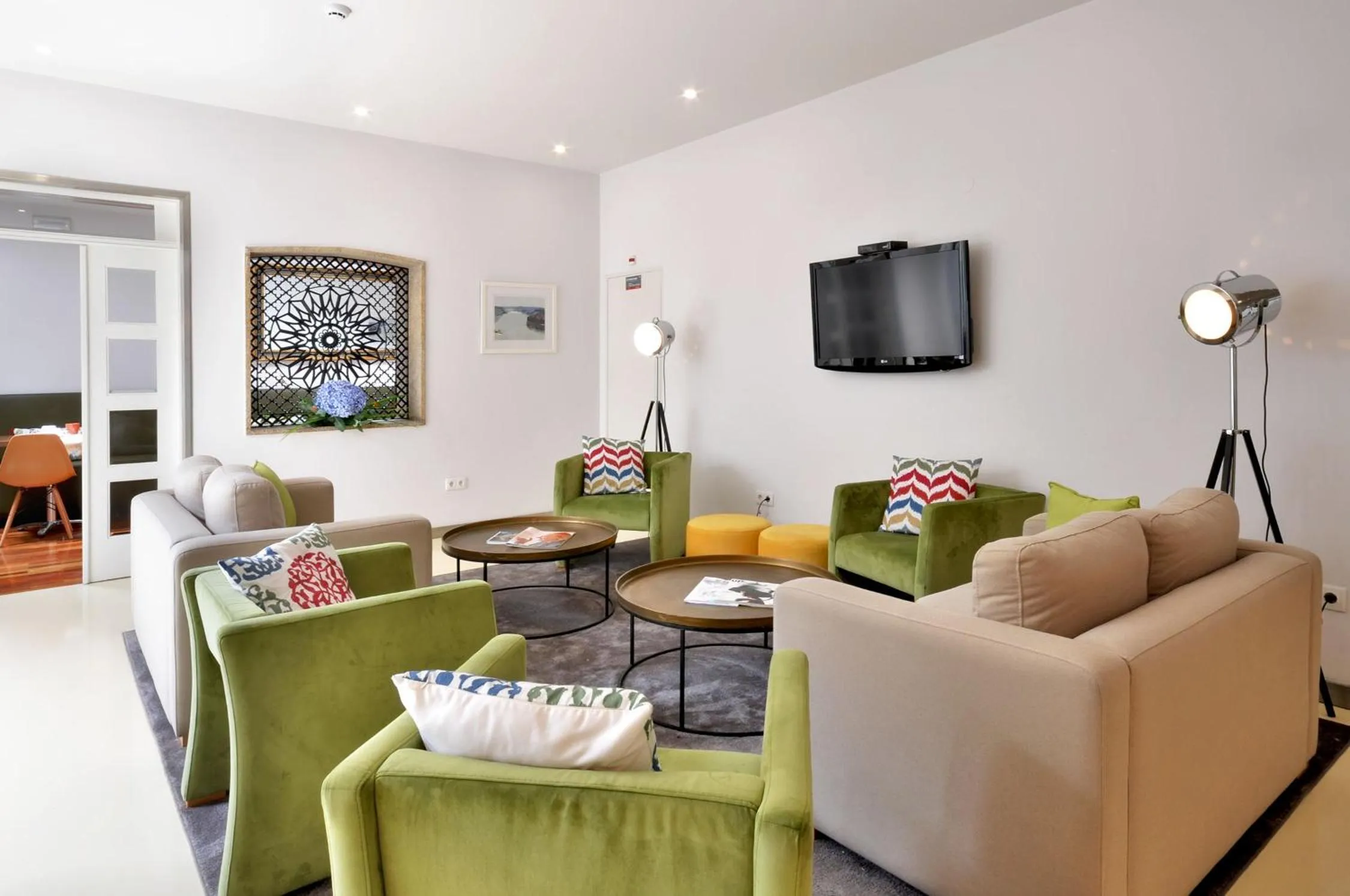 Communal lounge/ TV room in Porto Domus Hotel