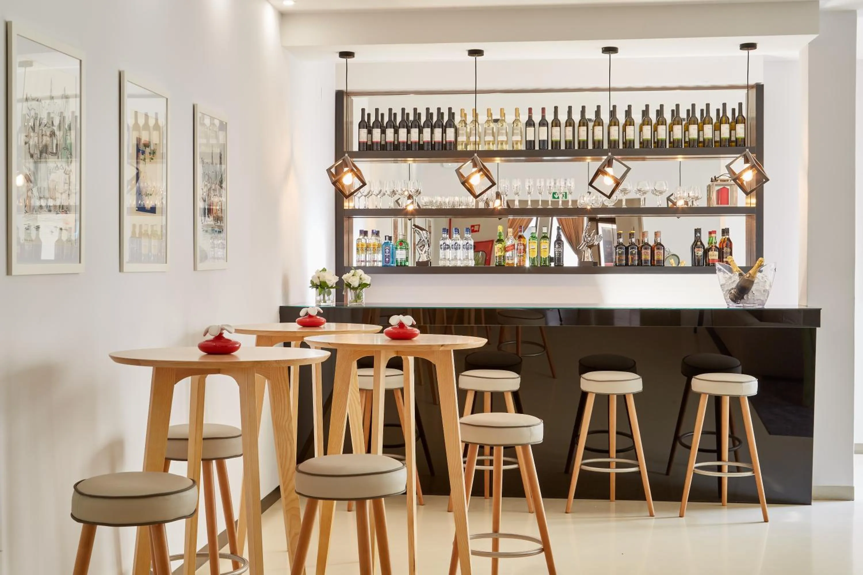 Lounge or bar in Porto Domus Hotel