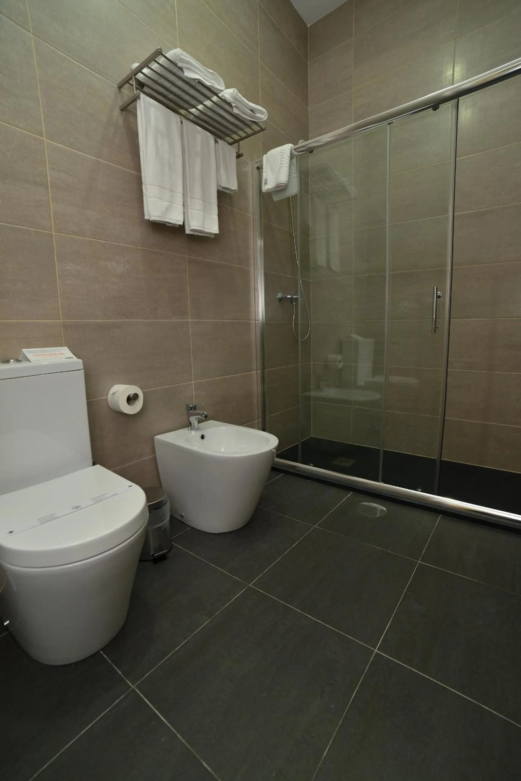 Bathroom in Porto Domus Hotel