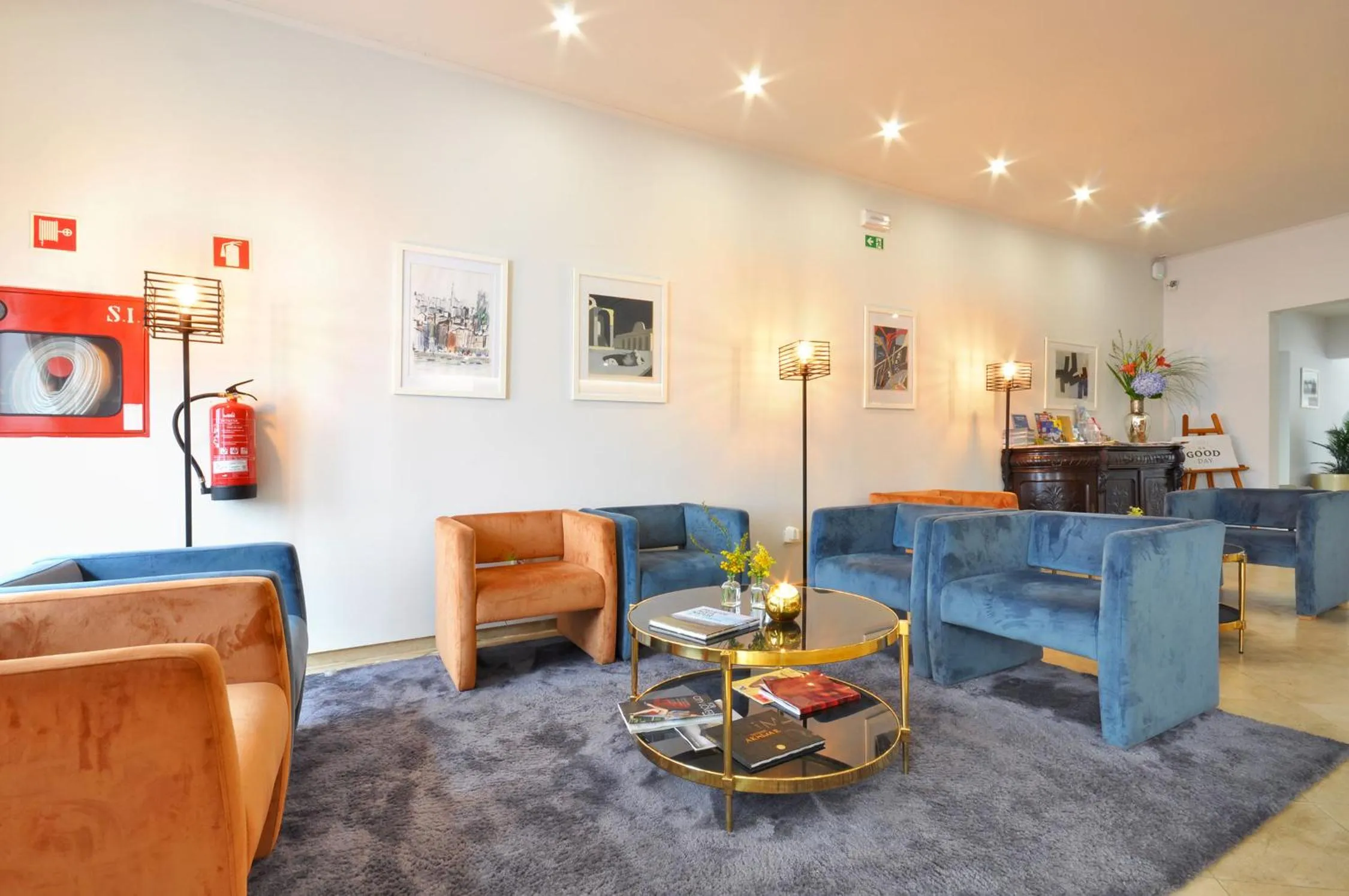 Lobby or reception in Porto Domus Hotel