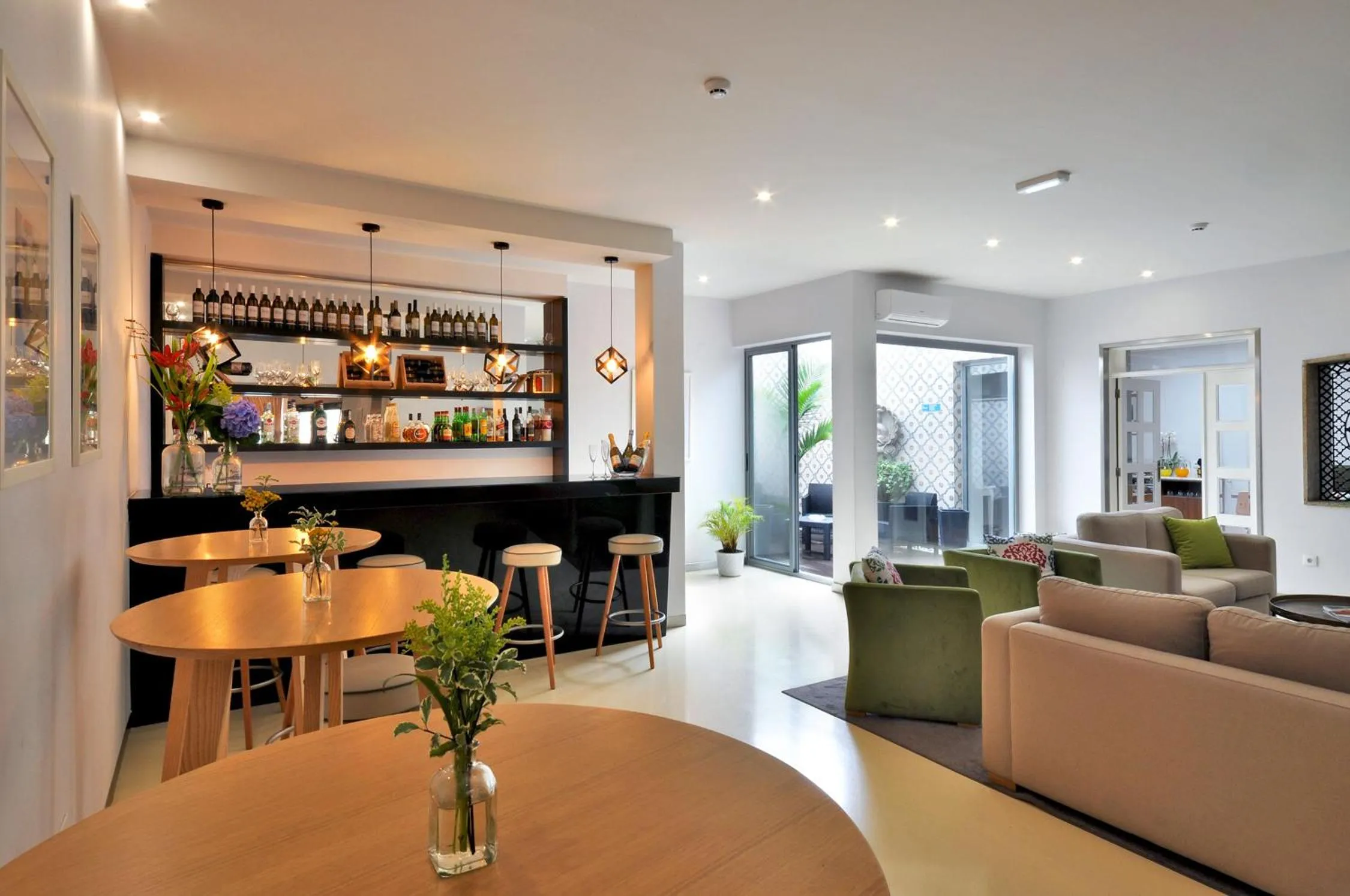 Lounge or bar in Porto Domus Hotel