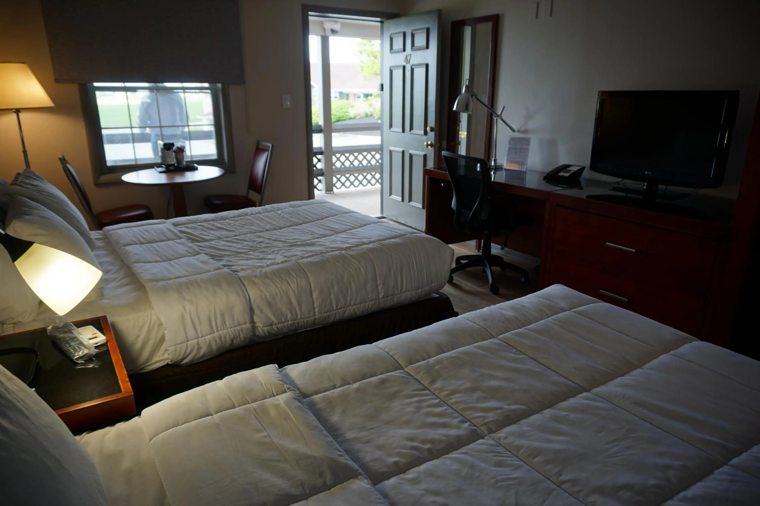 Photo of the whole room, Bed in Harvest Drive Family Inn - Renovated Rooms