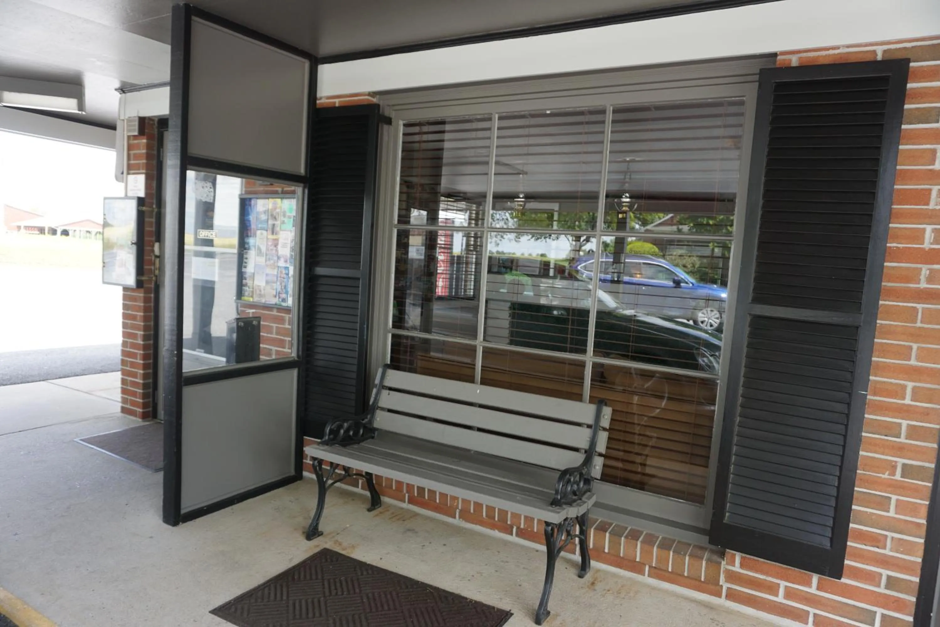 Day in Harvest Drive Family Inn - Renovated Rooms