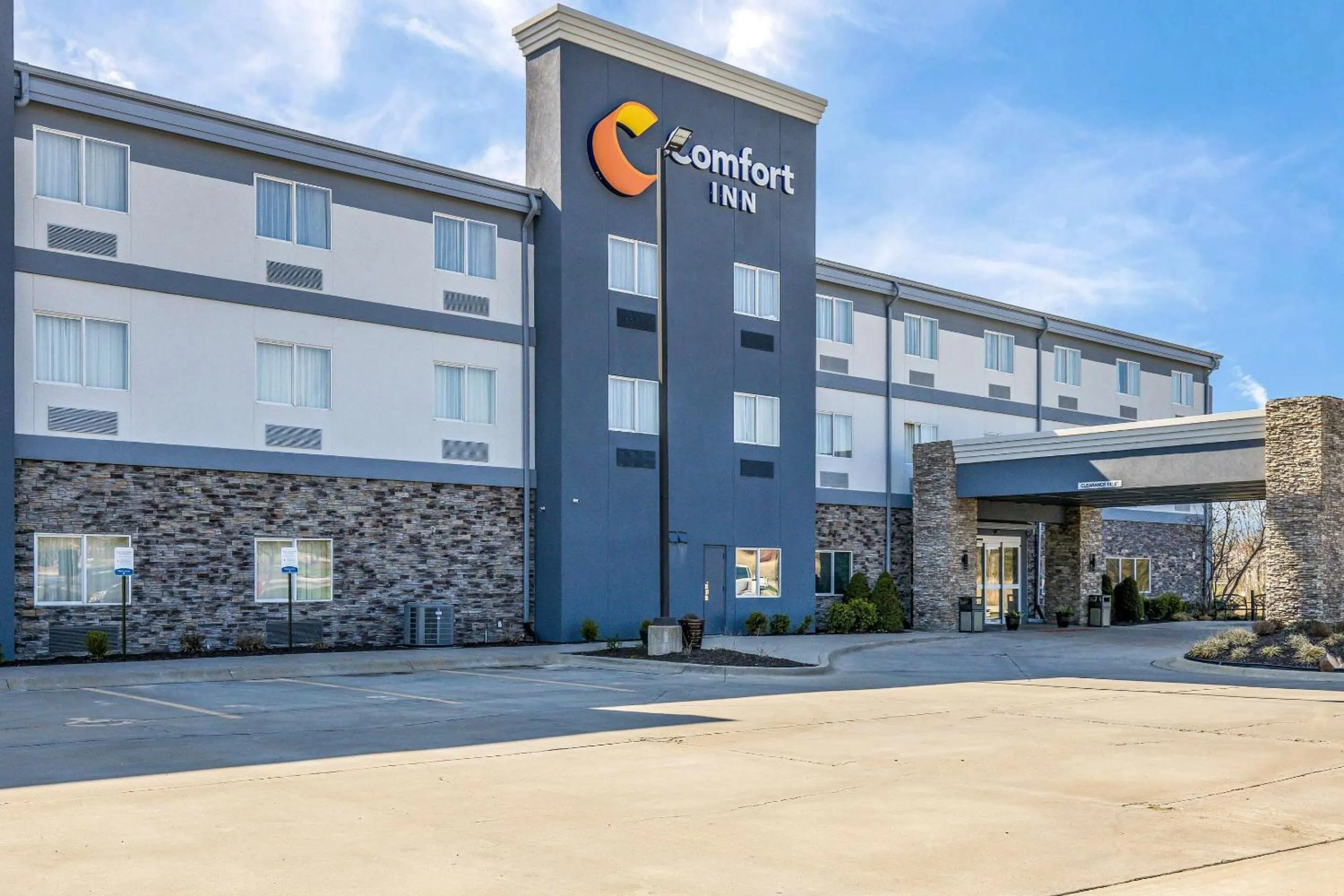Property building in Comfort Inn Bonner Springs Kansas City
