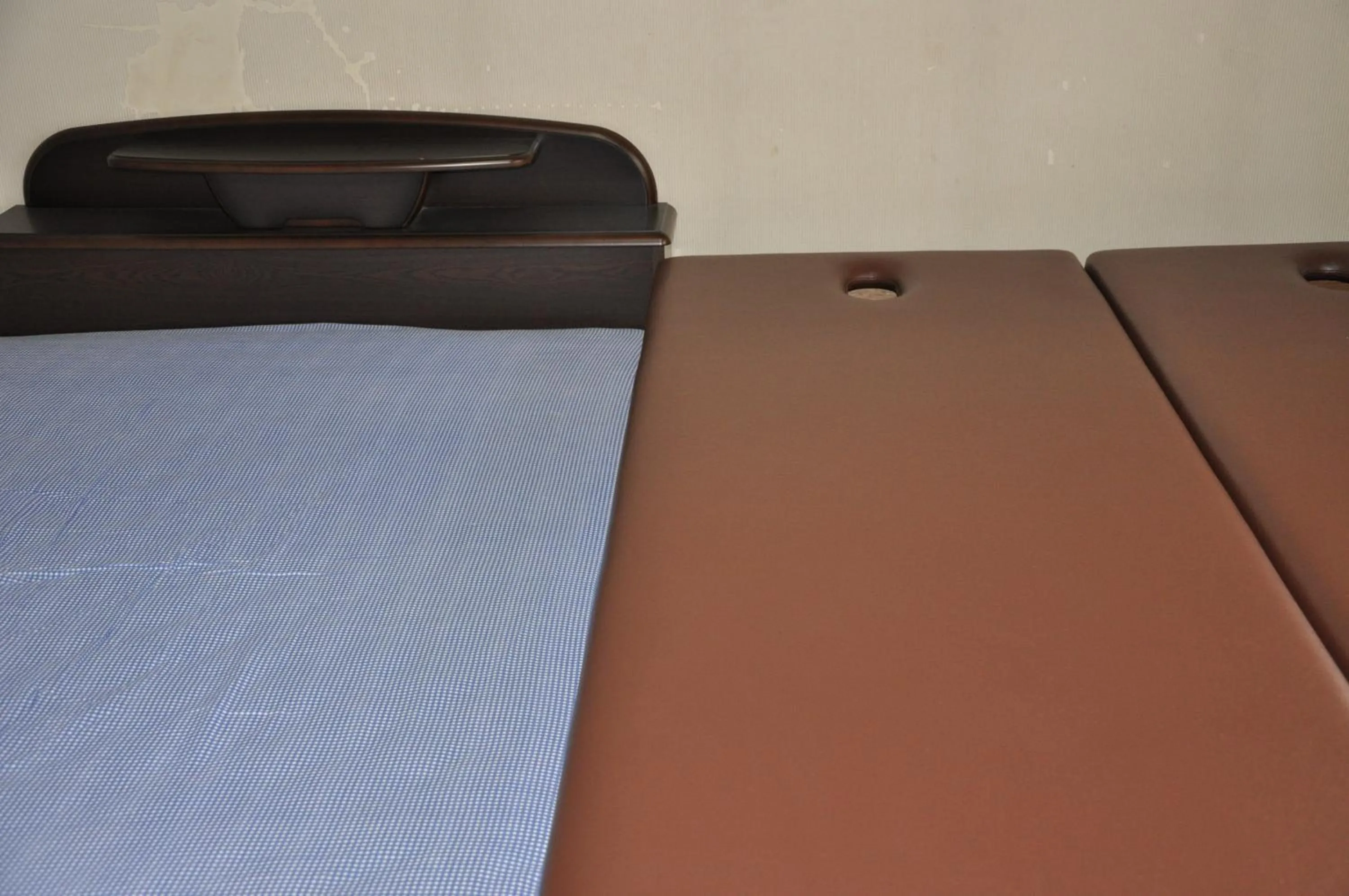 Photo of the whole room, Bed in Tuktuk House