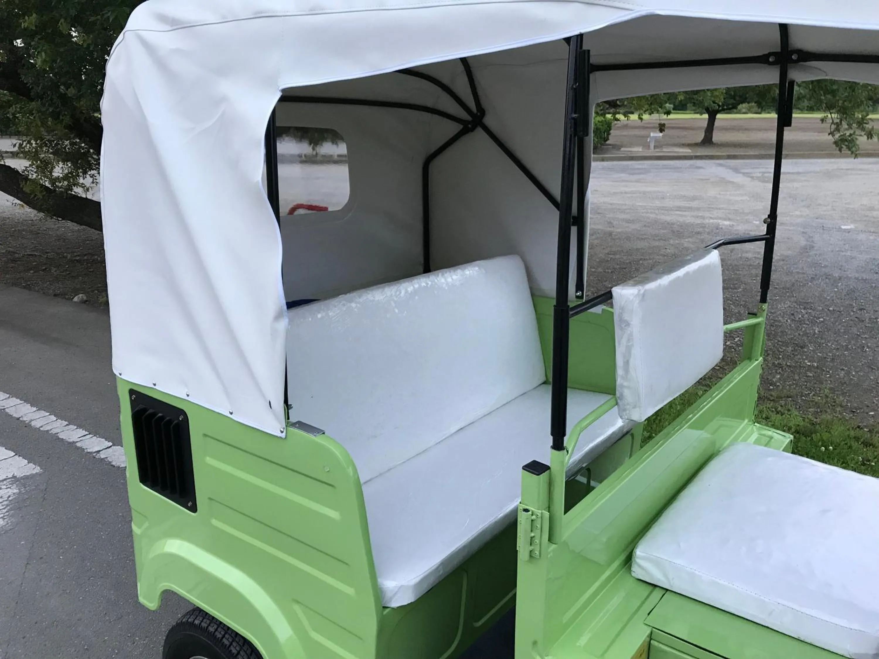 Area and facilities in Tuktuk House