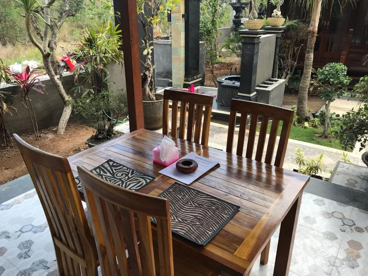 Restaurant/places to eat in Pattri Garden Lembongan